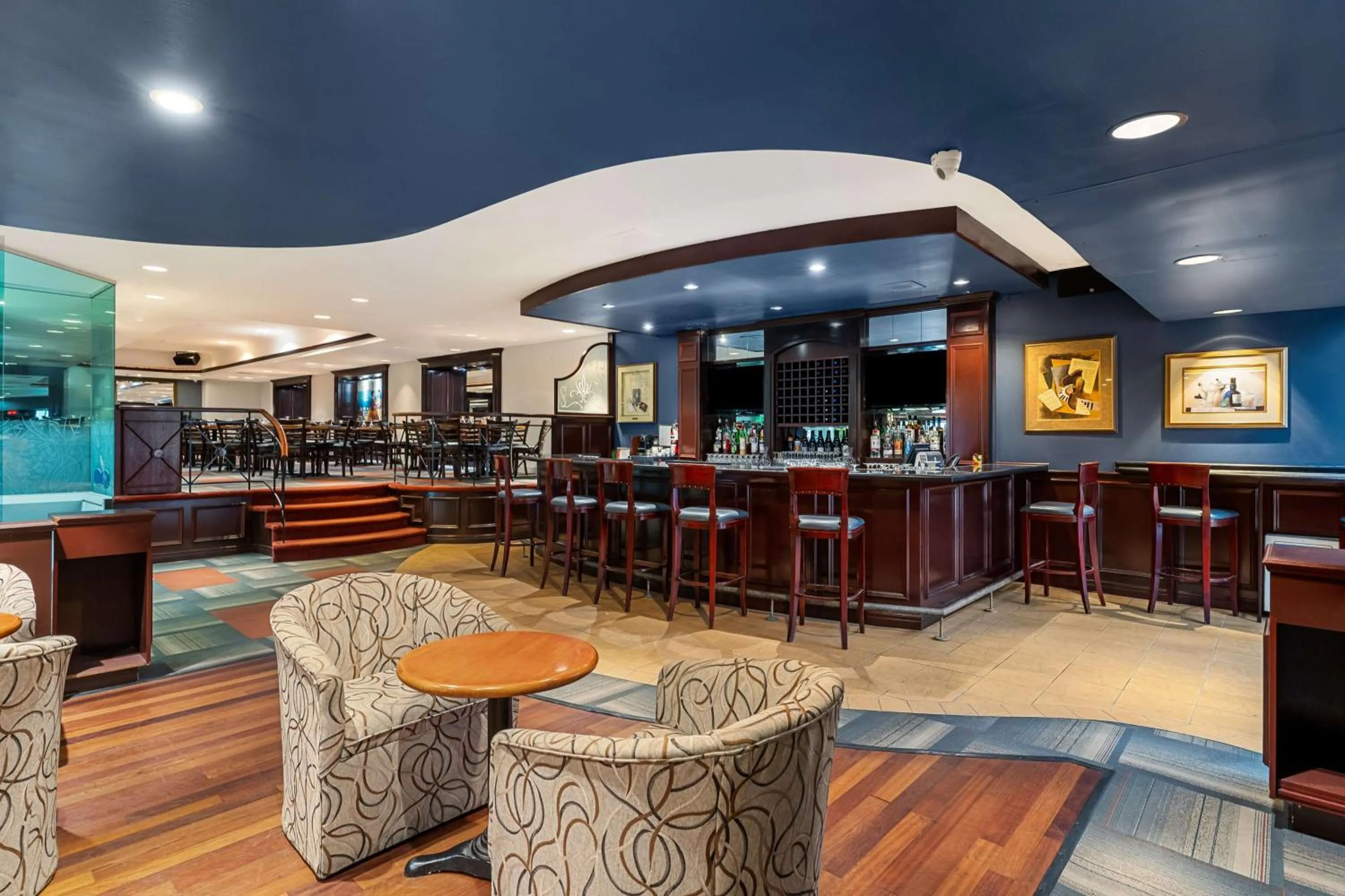 Lounge or bar in Best Western Ville-Marie Montreal Hotel & Suites