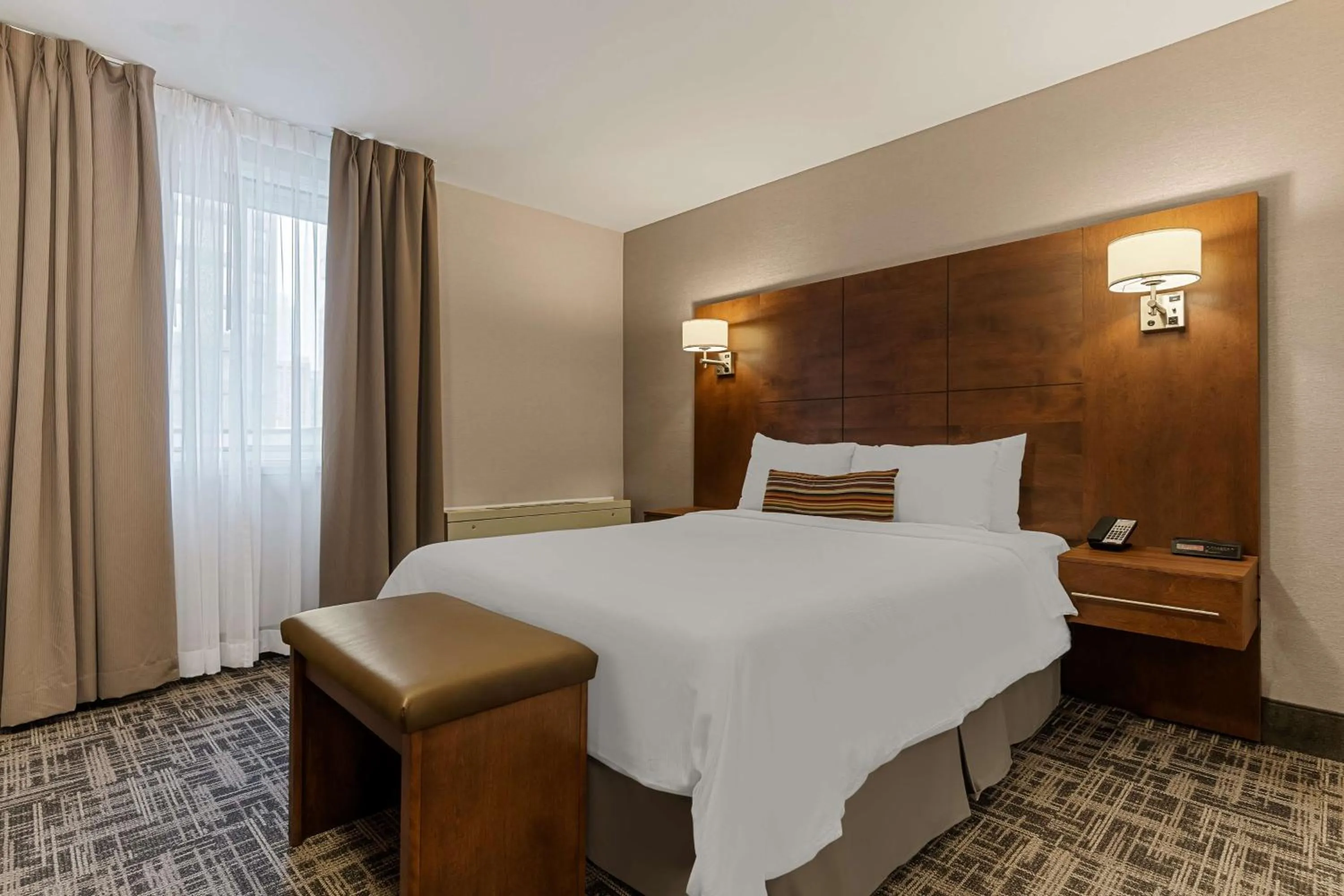 Photo of the whole room, Bed in Best Western Ville-Marie Montreal Hotel & Suites