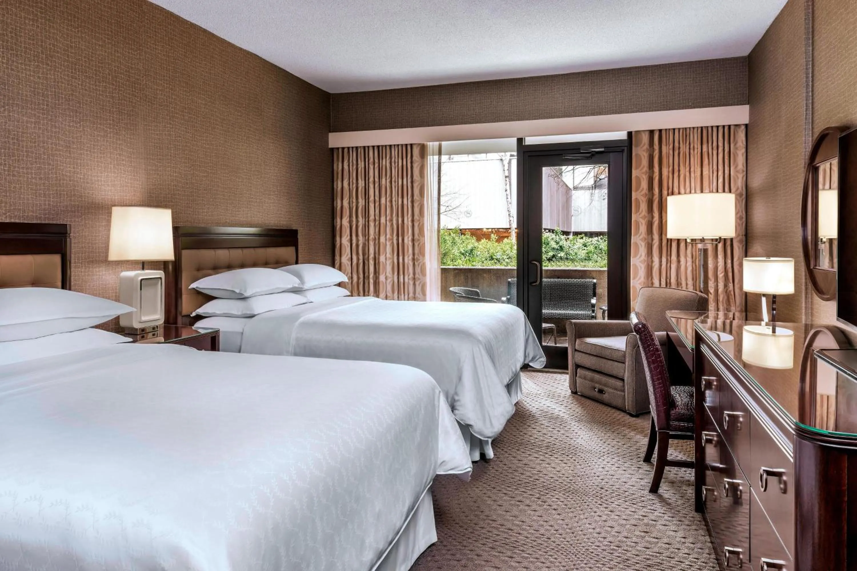 Photo of the whole room, Bed in Sheraton Centre Toronto Hotel