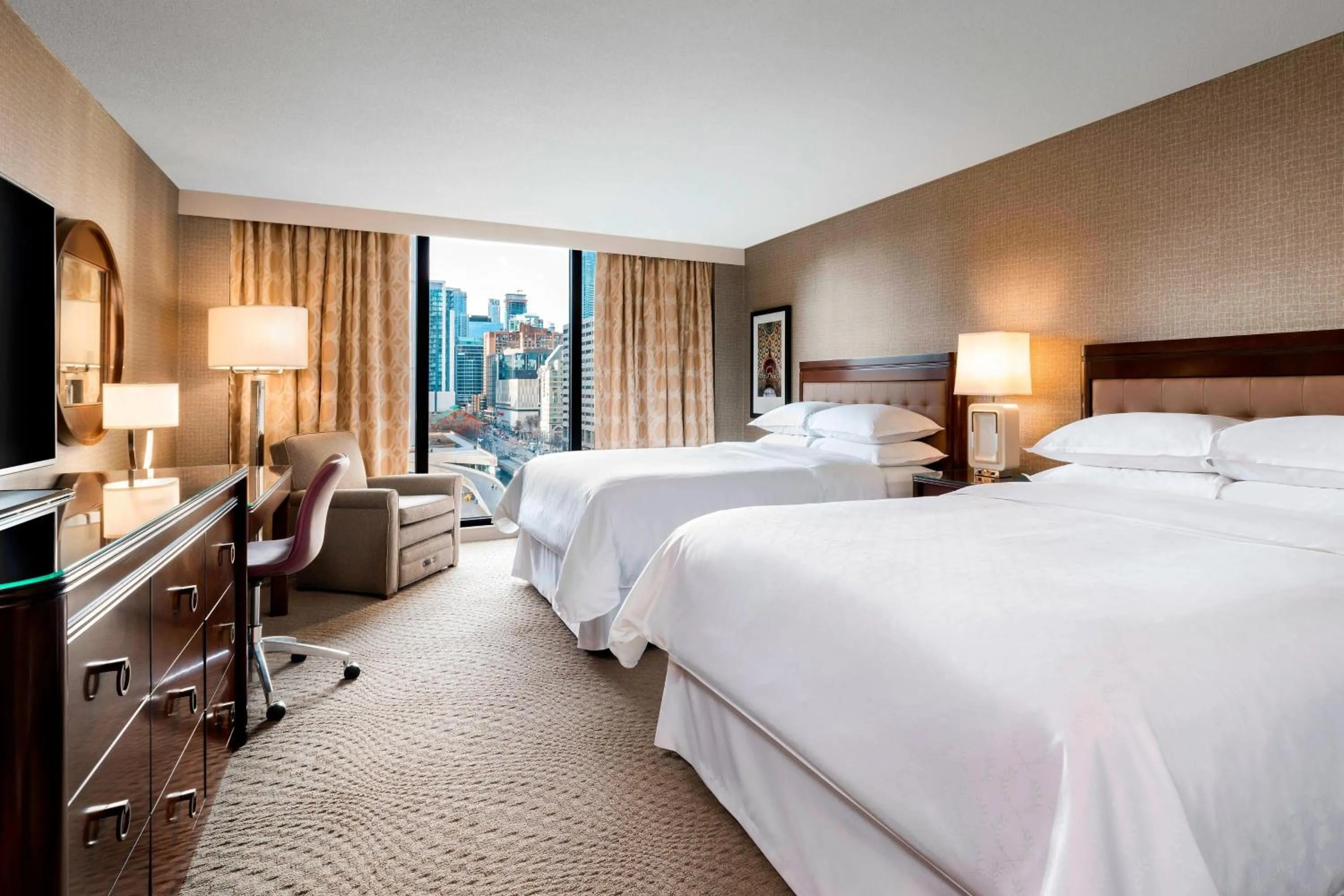 Photo of the whole room, Bed in Sheraton Centre Toronto Hotel