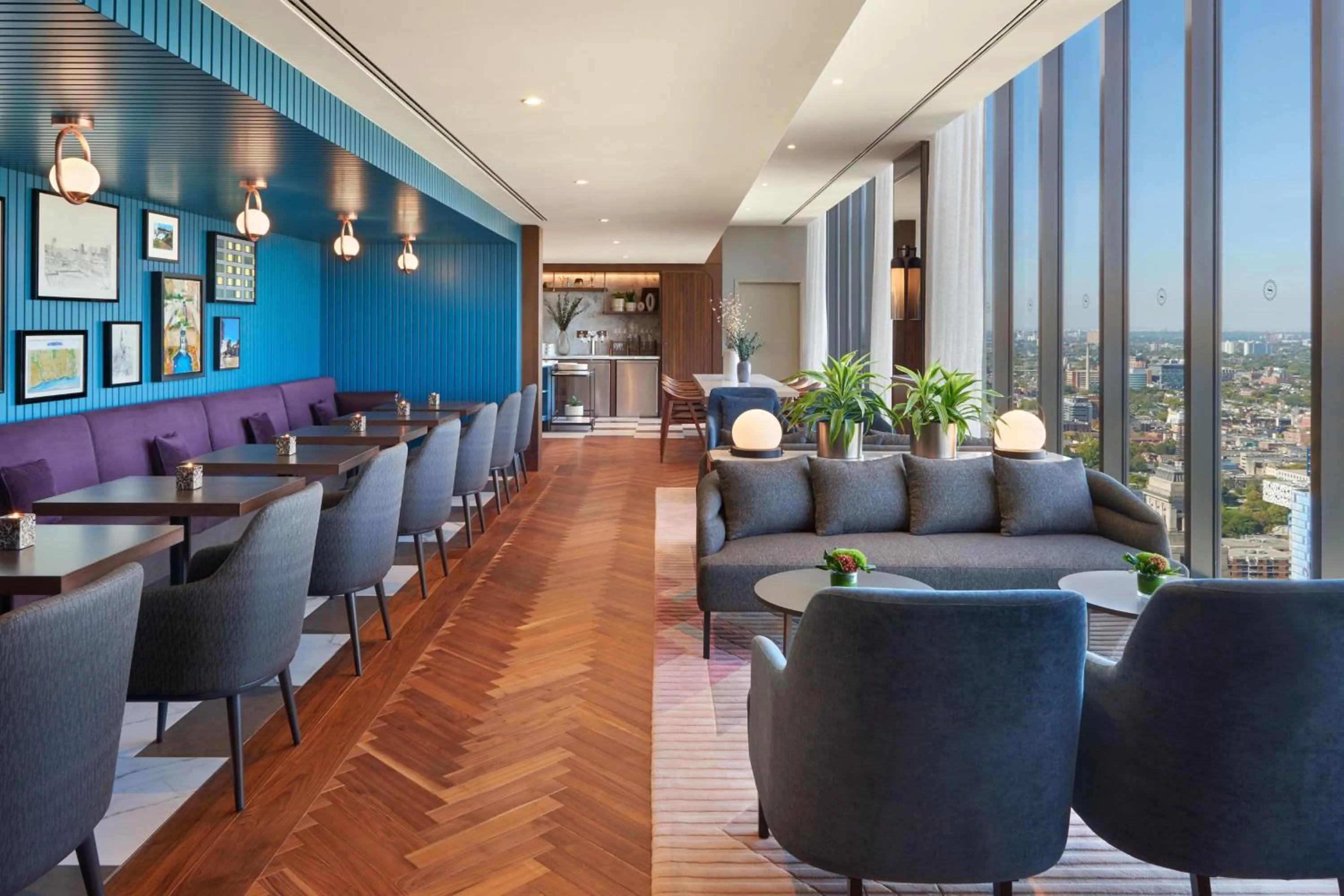 Lounge or bar in Sheraton Centre Toronto Hotel