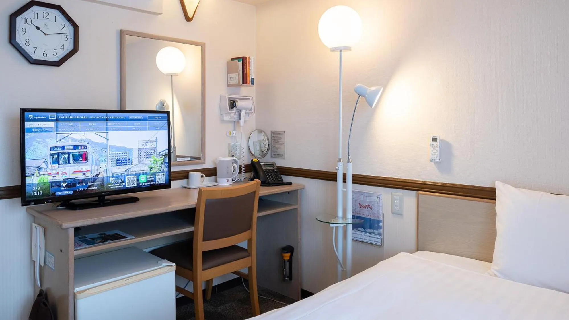 Bedroom, Bed in Toyoko Inn Hokkaido Sapporo-eki Nishi-guchi Hokudai Mae