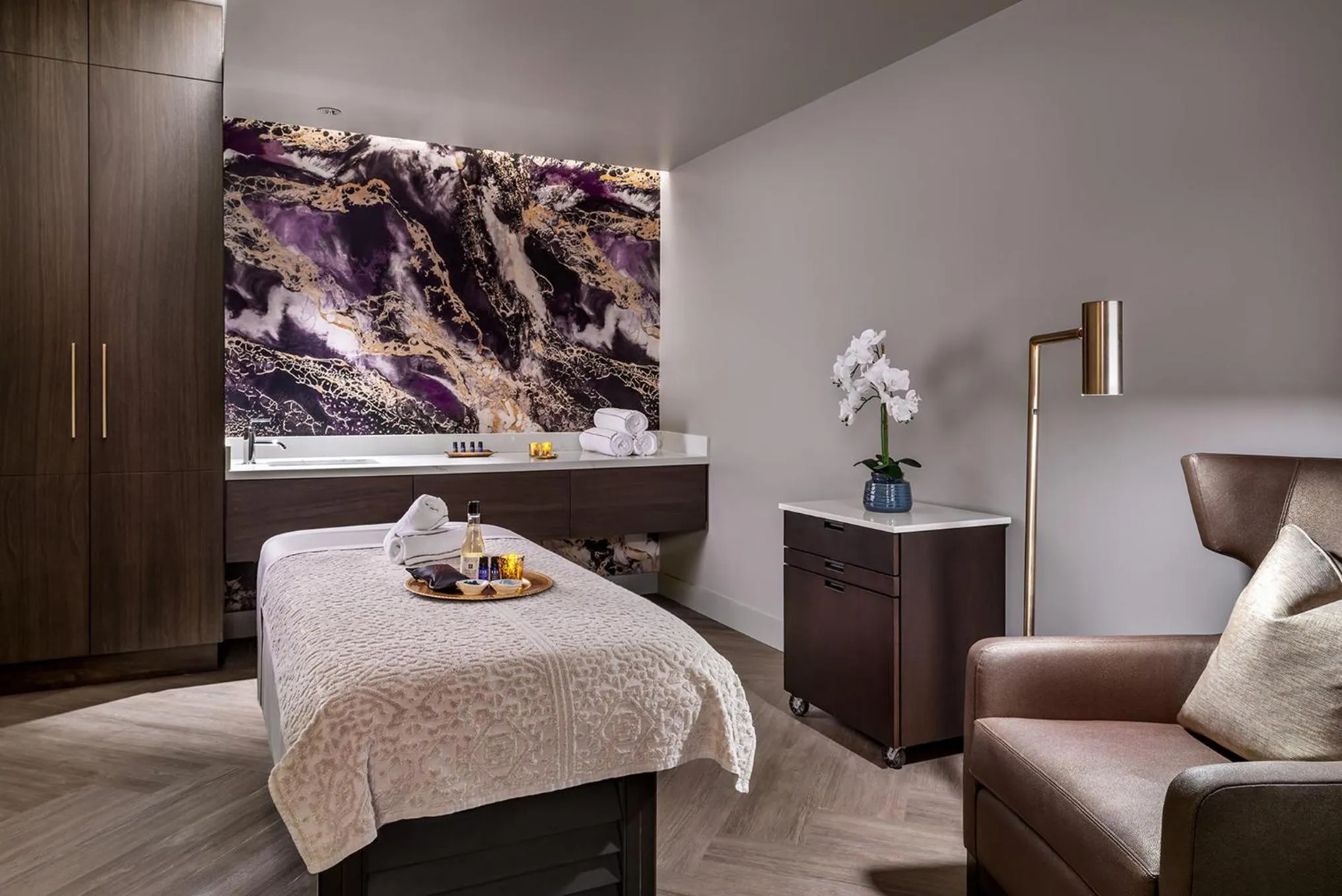 Spa and wellness centre/facilities, Bed in The Omni King Edward Hotel