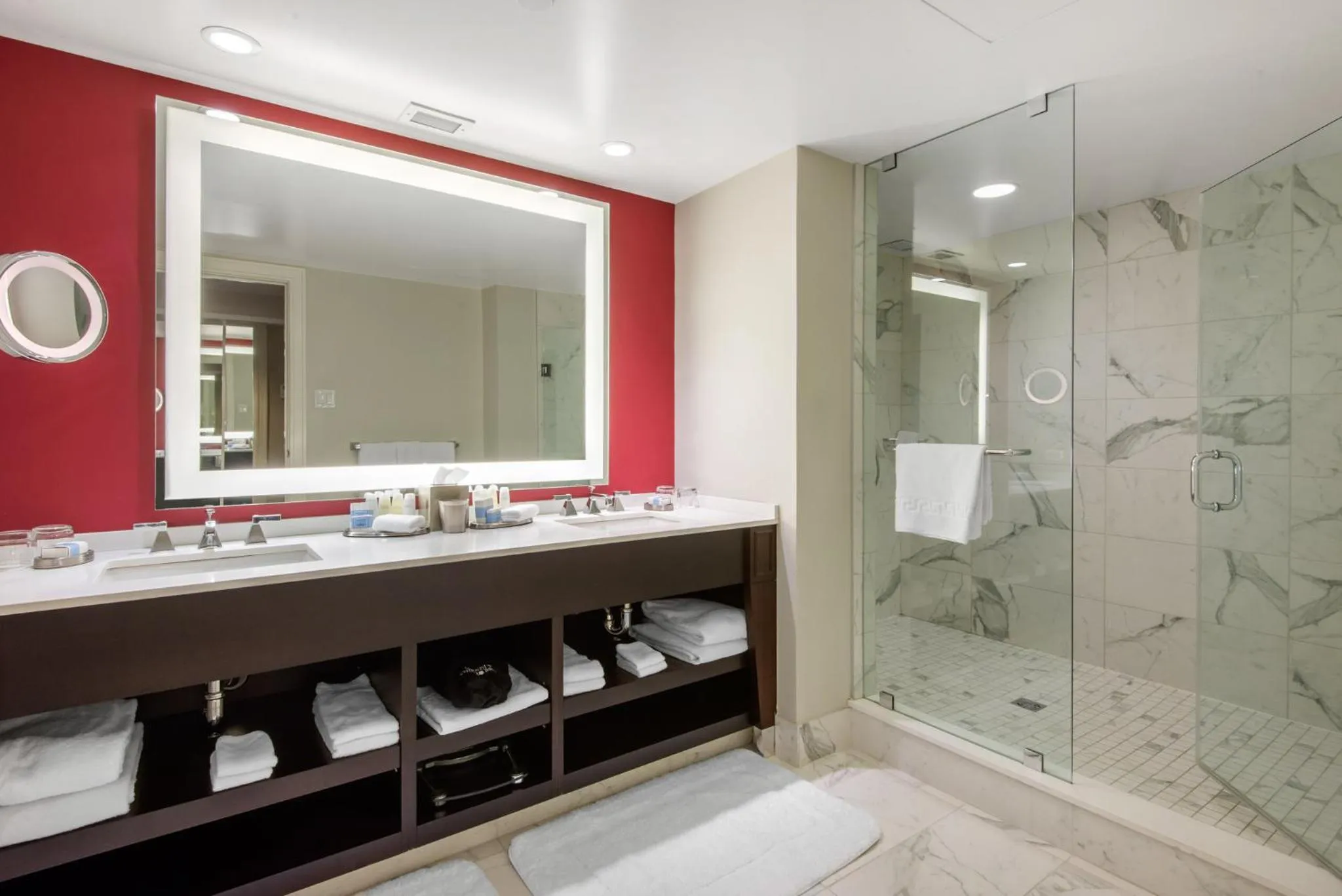 Photo of the whole room in The Omni King Edward Hotel