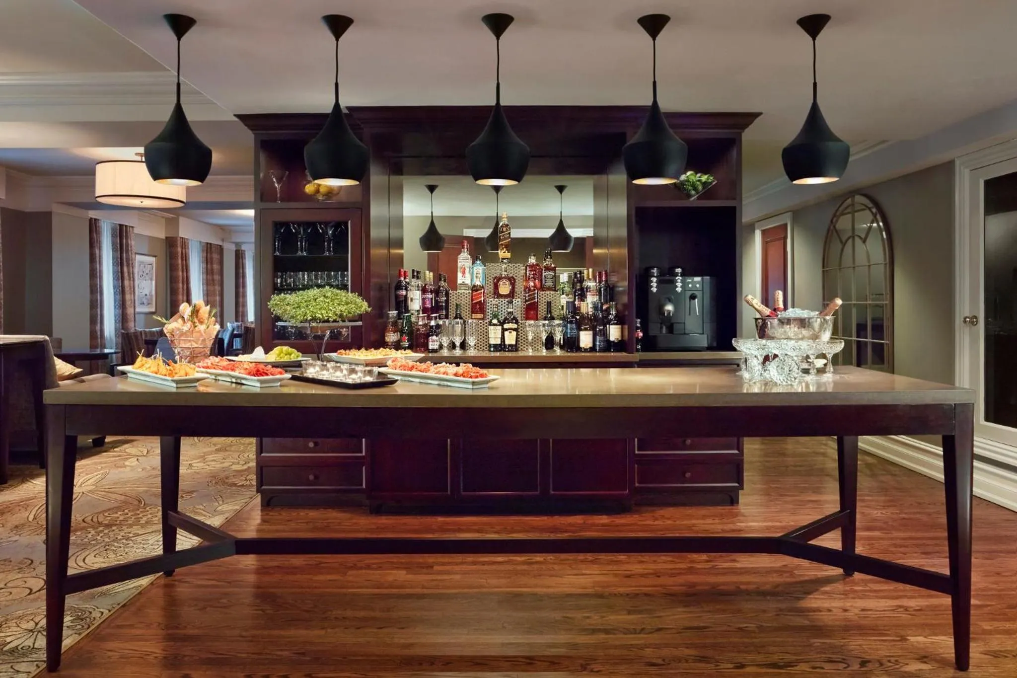 Restaurant/places to eat in The Omni King Edward Hotel