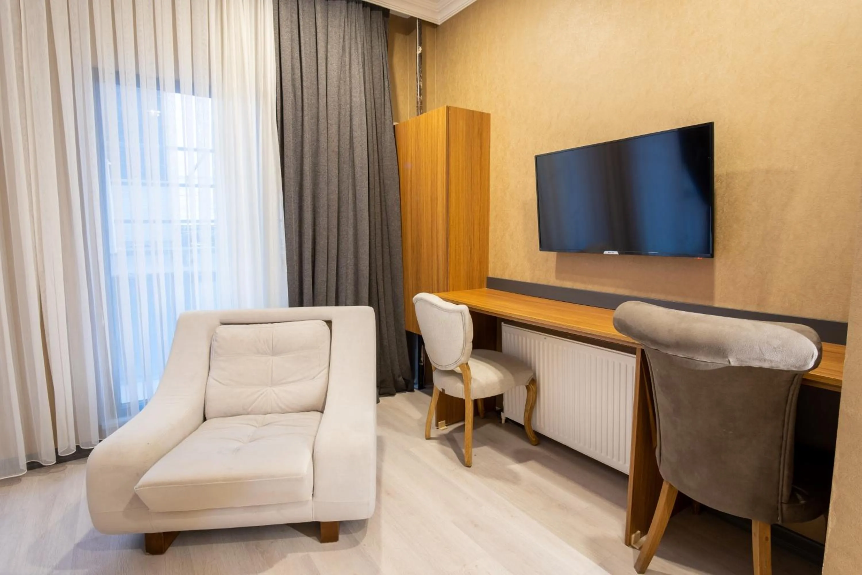 TV and multimedia in Orange Hotel & Spa