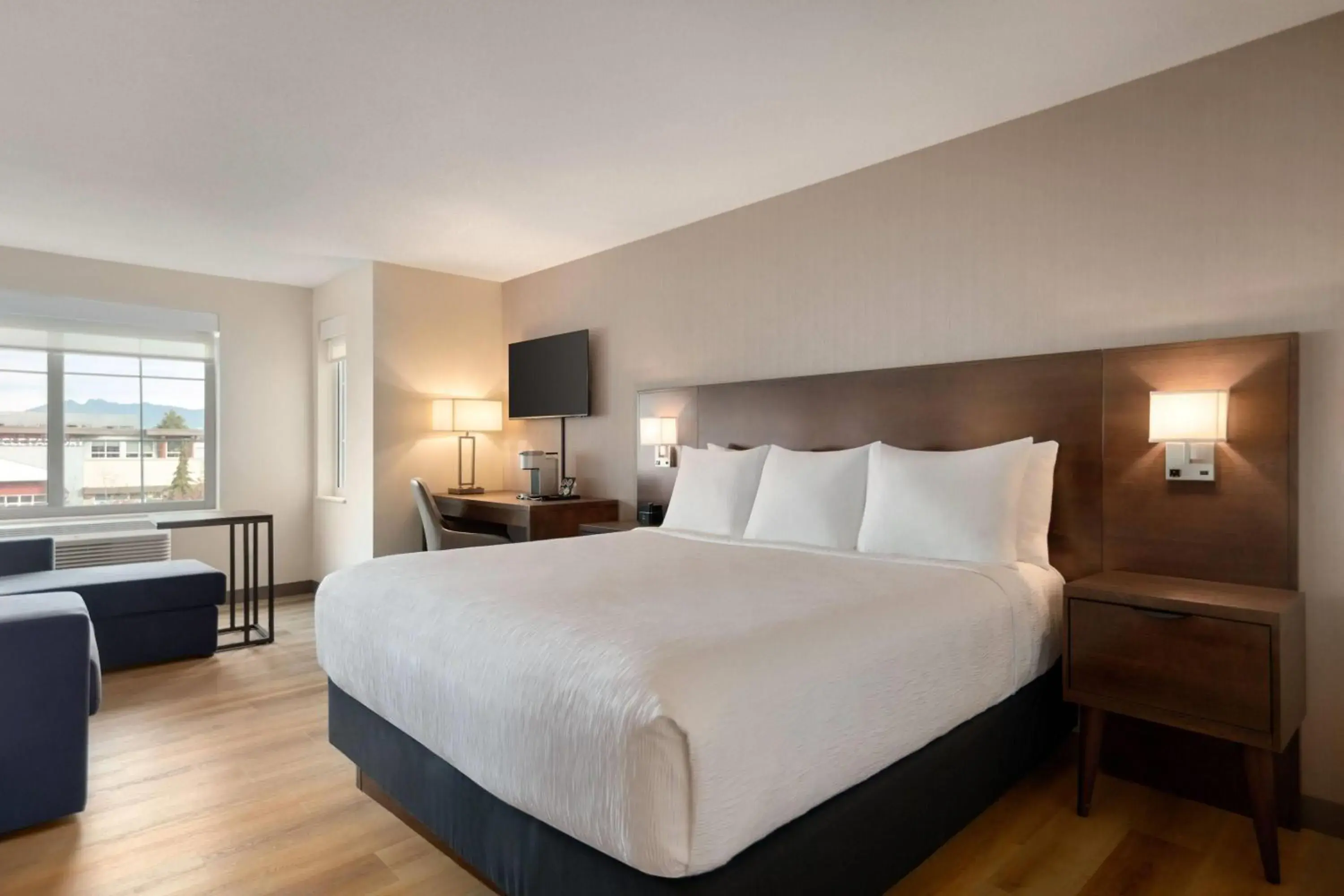 Executive King Room in La Quinta Inn by Wyndham Vancouver Airport Executive King Room in La Quinta Inn by Wyndham Vancouver Airport