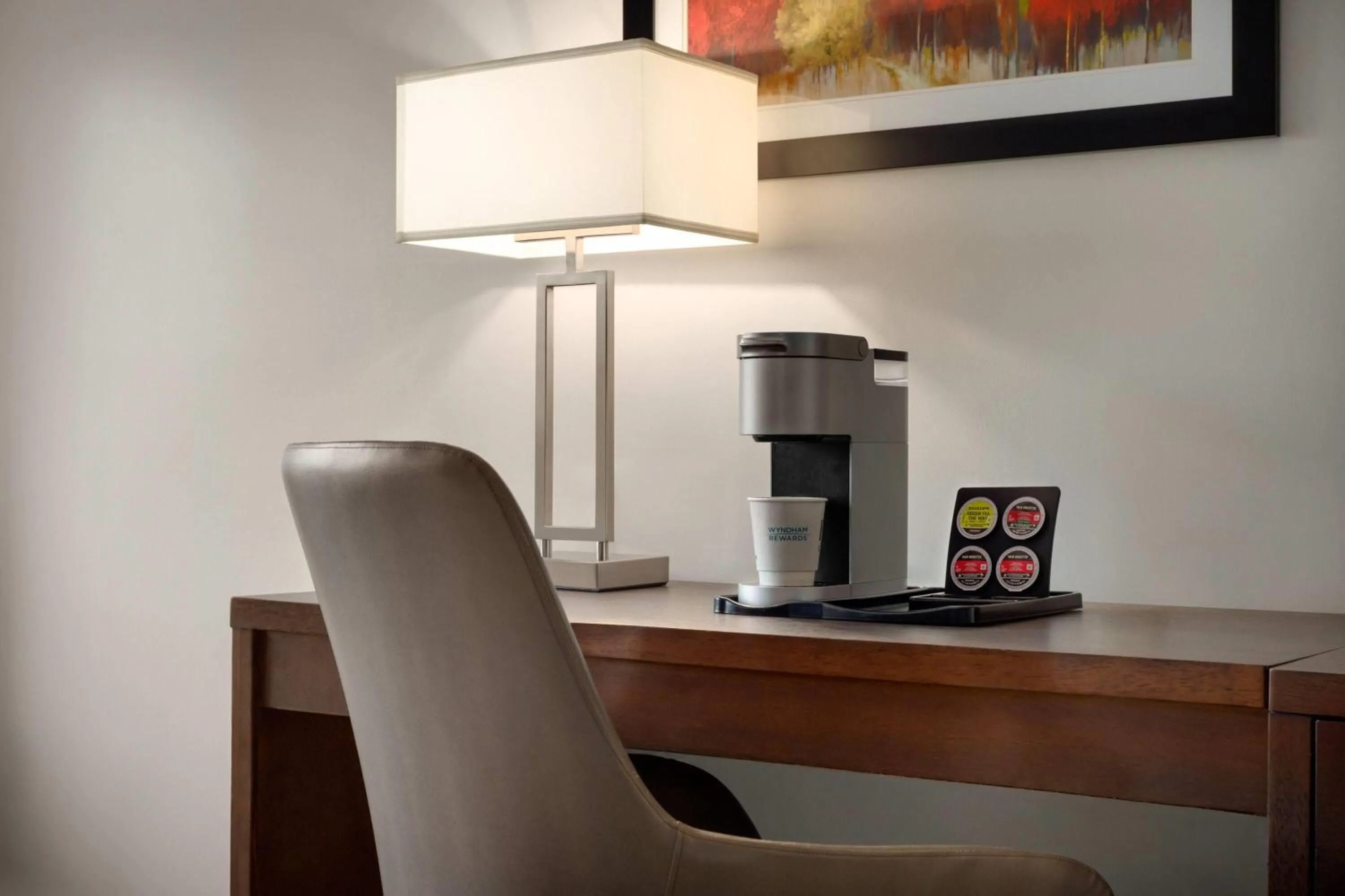 Coffee/tea facilities in La Quinta Inn by Wyndham Vancouver Airport