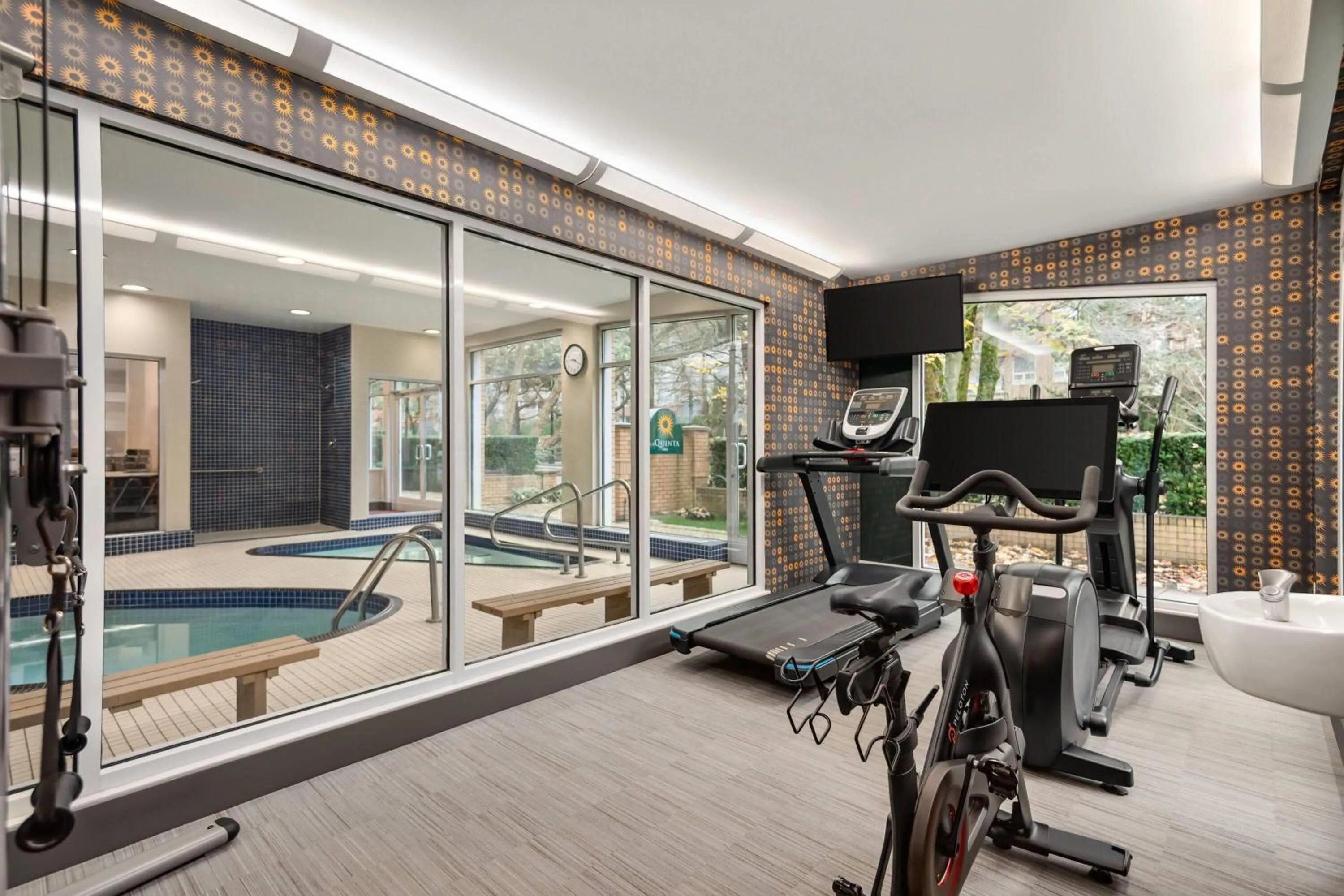 Fitness centre/facilities in La Quinta Inn by Wyndham Vancouver Airport