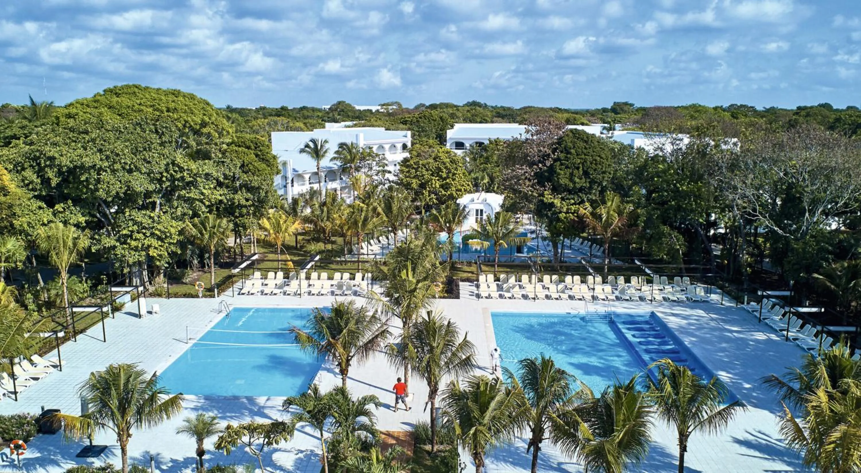 Swimming pool in Riu Tequila - All Inclusive