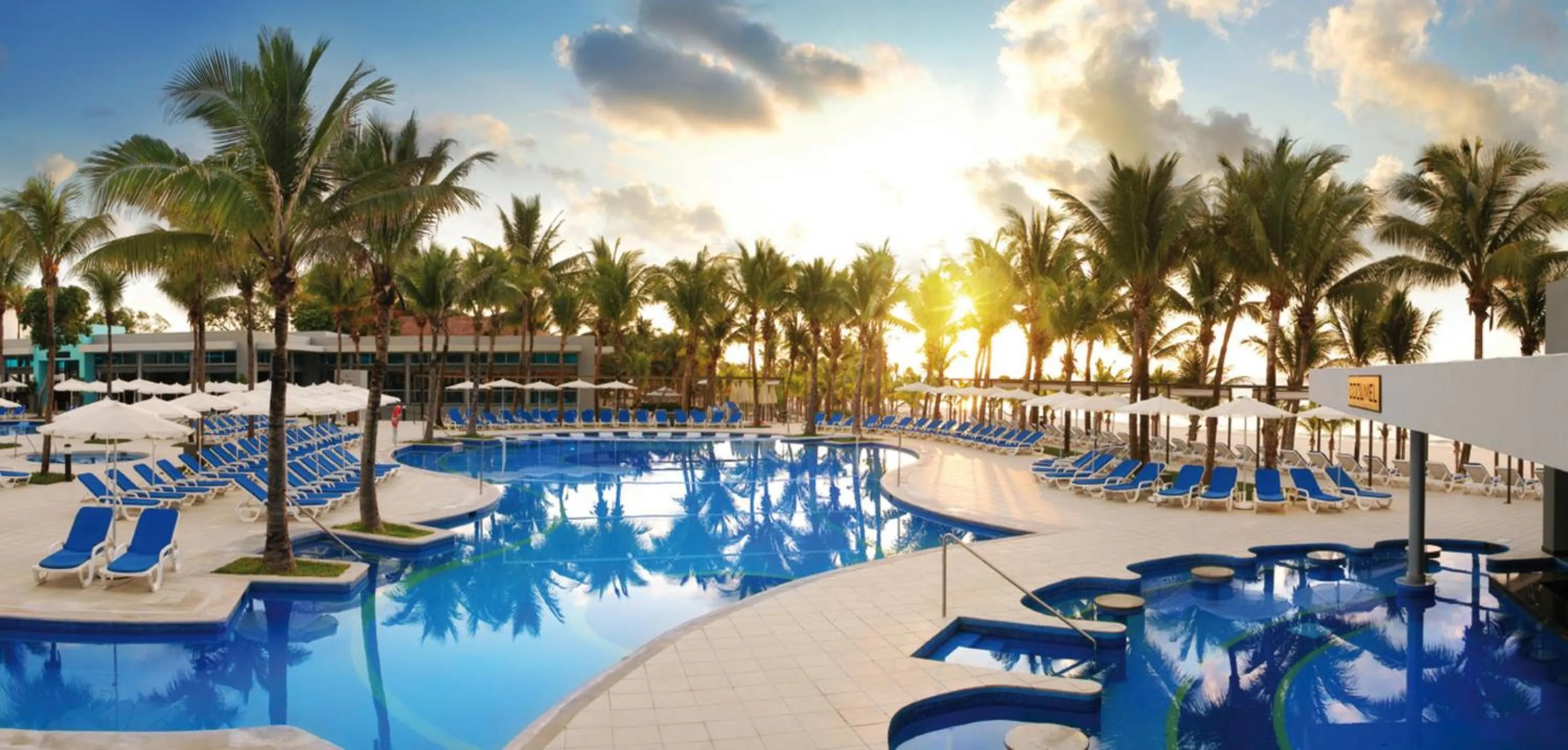 Swimming pool in Riu Yucatan - All Inclusive