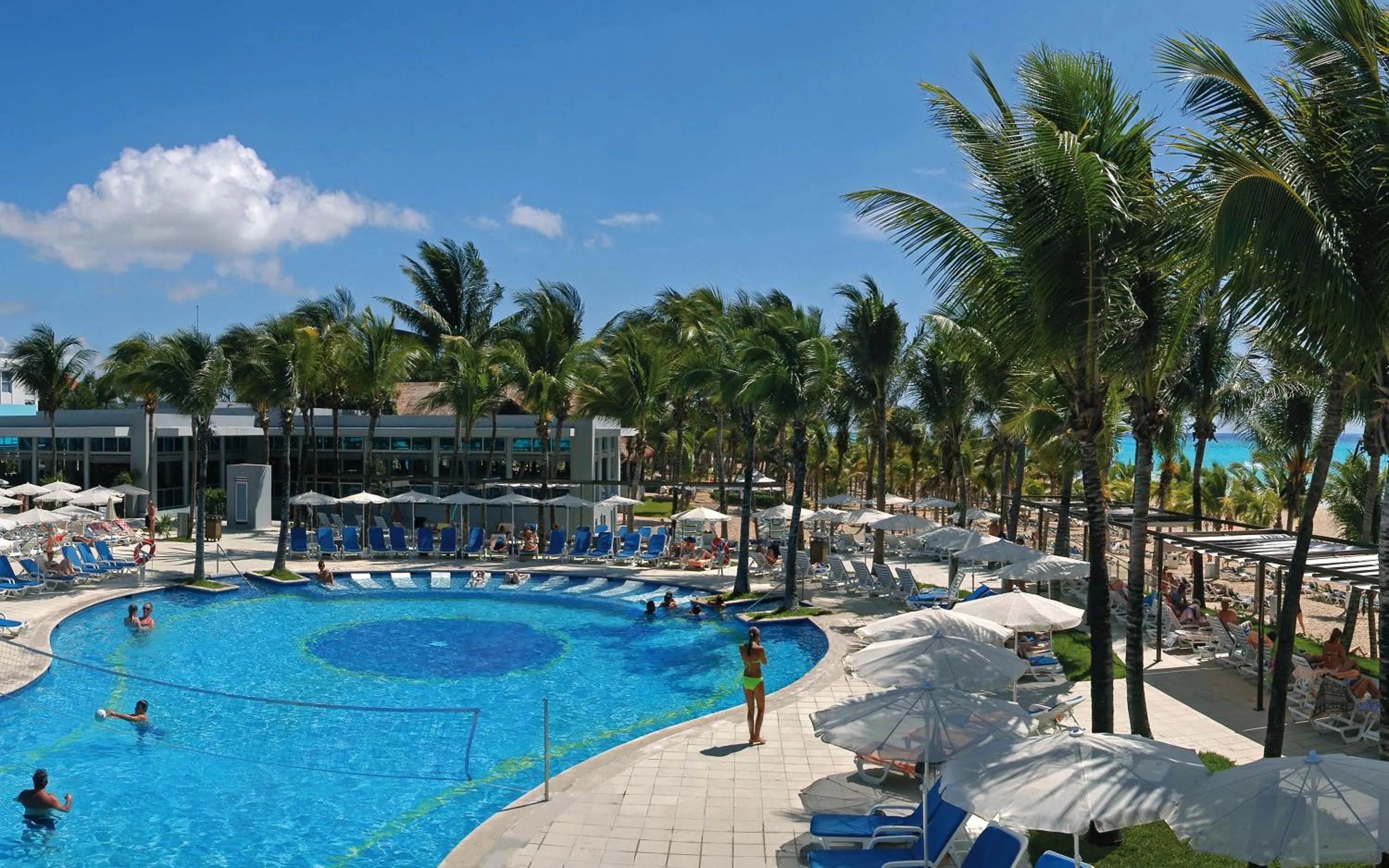 Swimming pool in Riu Yucatan - All Inclusive