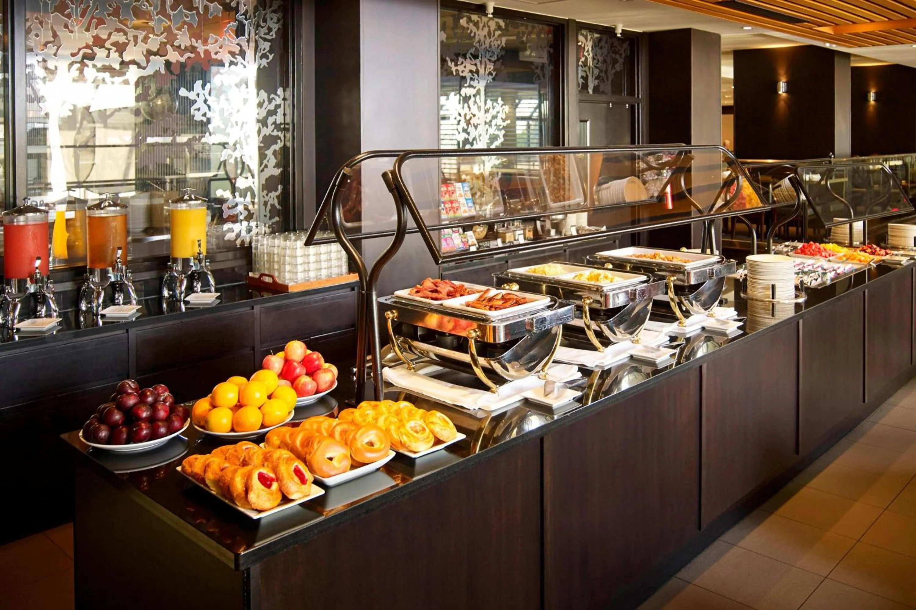 Restaurant/places to eat in Niagara Falls Marriott on the Falls