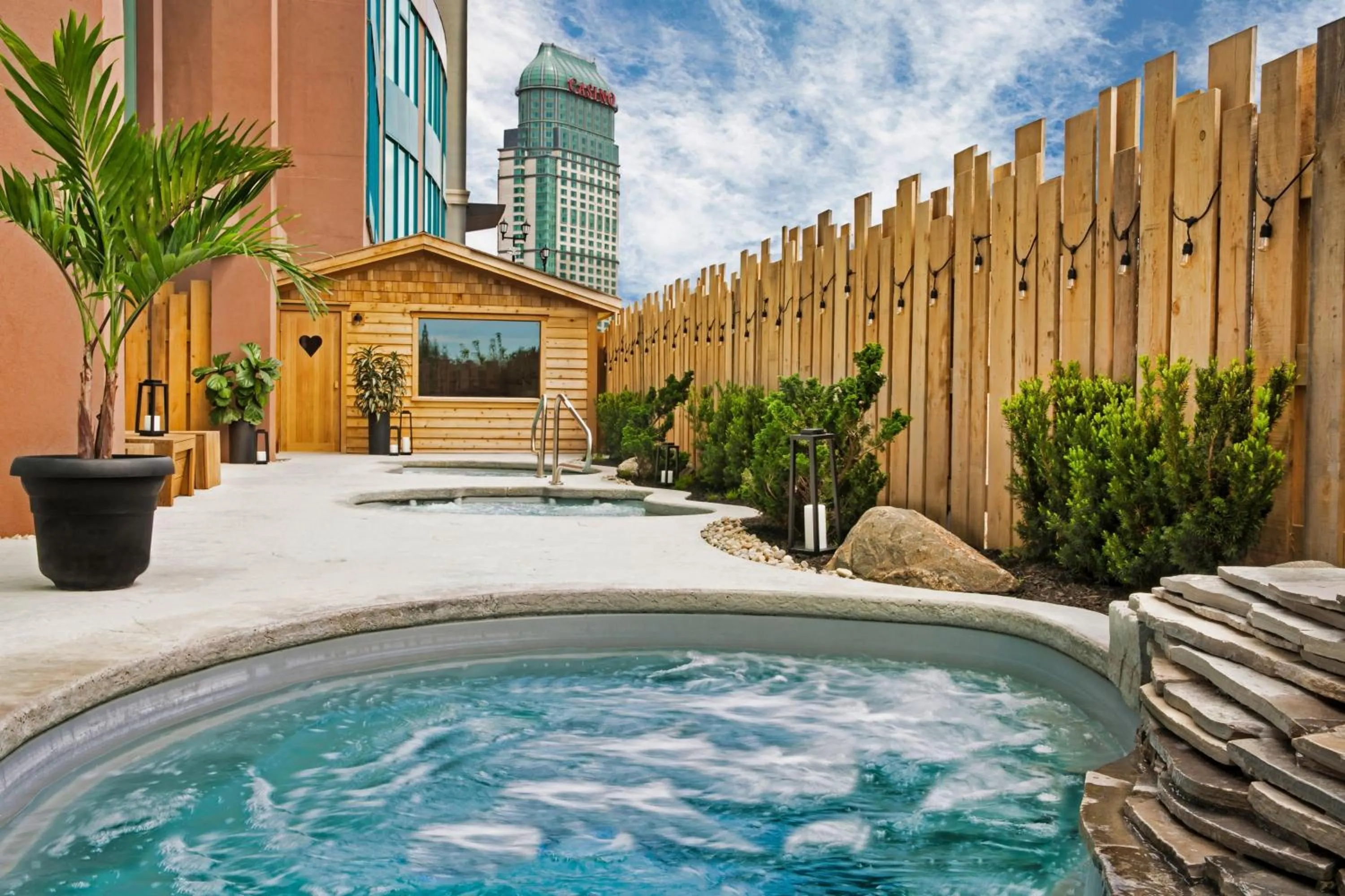 Swimming pool in Niagara Falls Marriott on the Falls