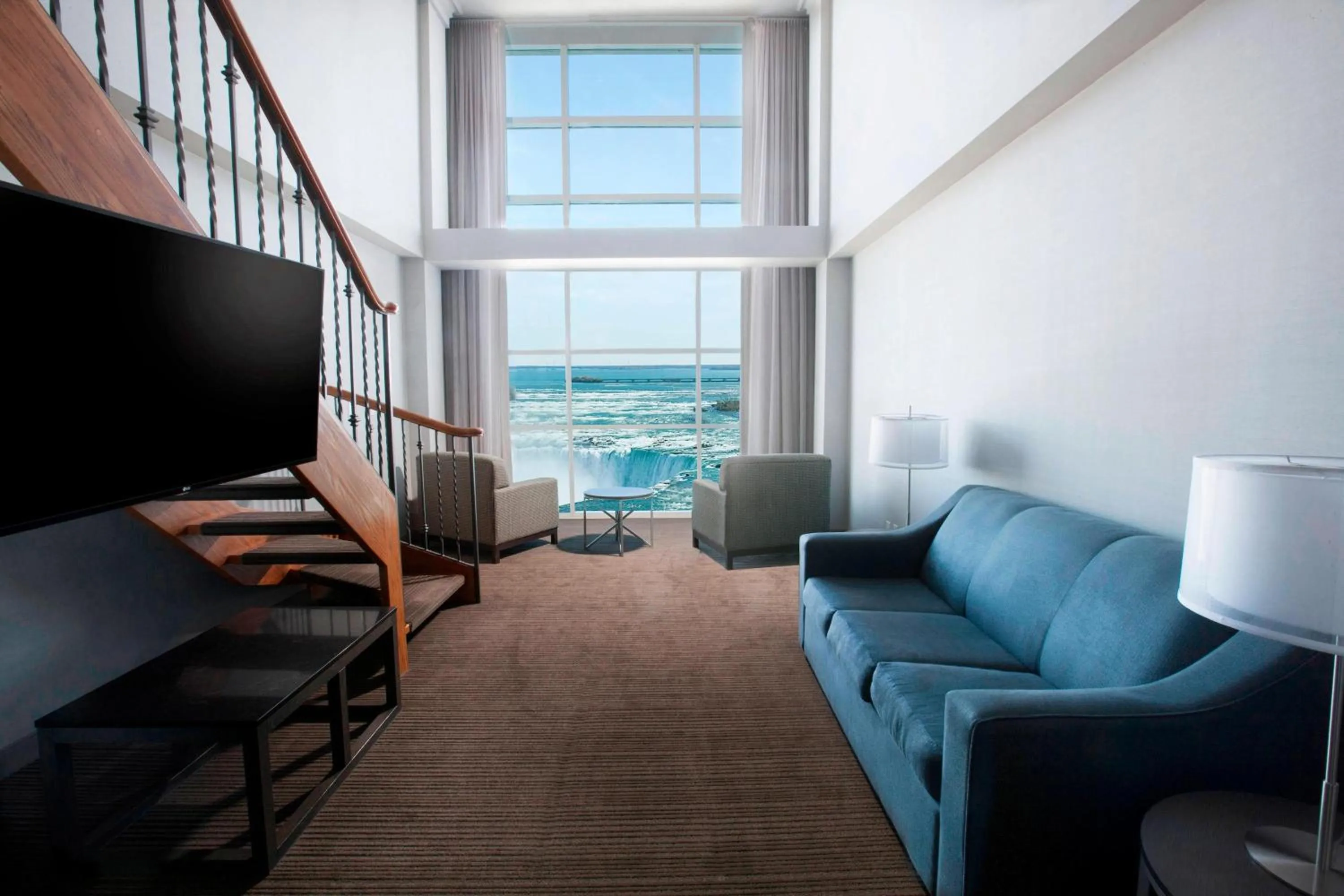 Living room in Niagara Falls Marriott on the Falls