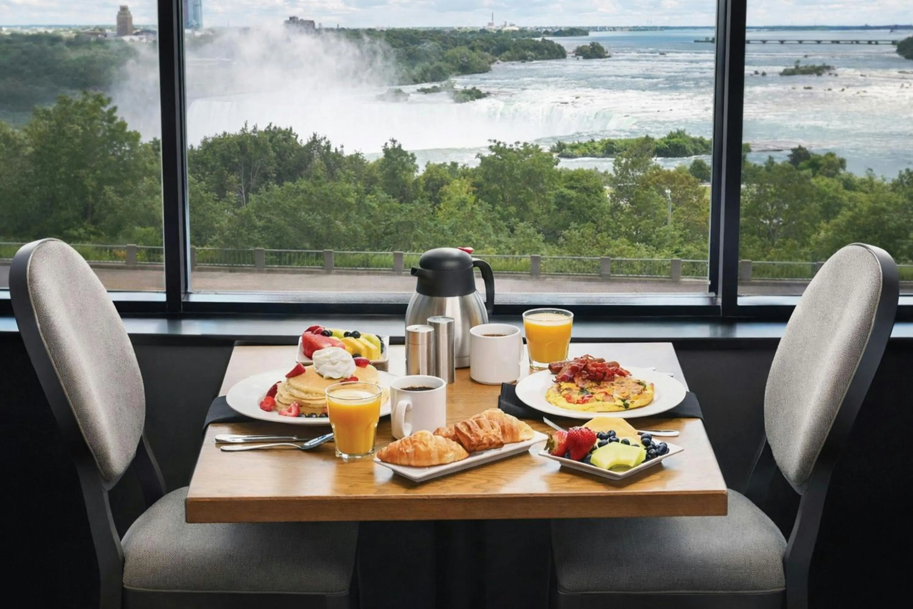 Breakfast in Niagara Falls Marriott on the Falls