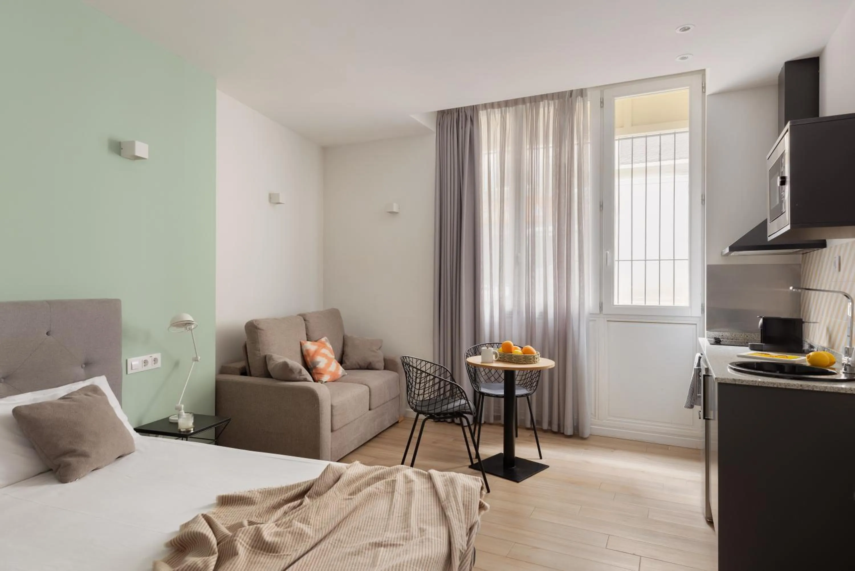 Seating area, Bed in Líbere Valencia Jardín Botánico