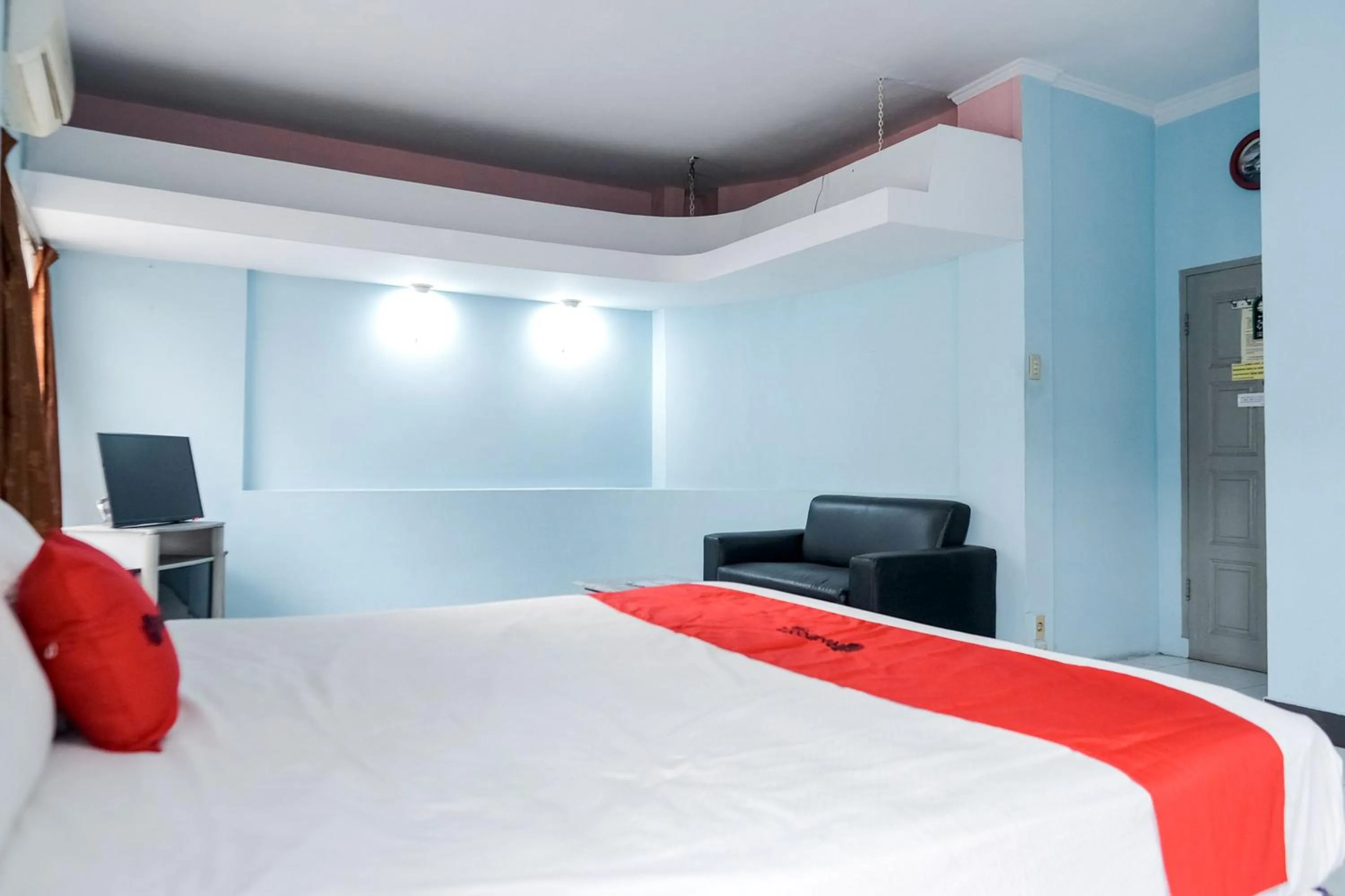 Bedroom in RedDoorz Plus @ Jalan Iskandar Muda Medan