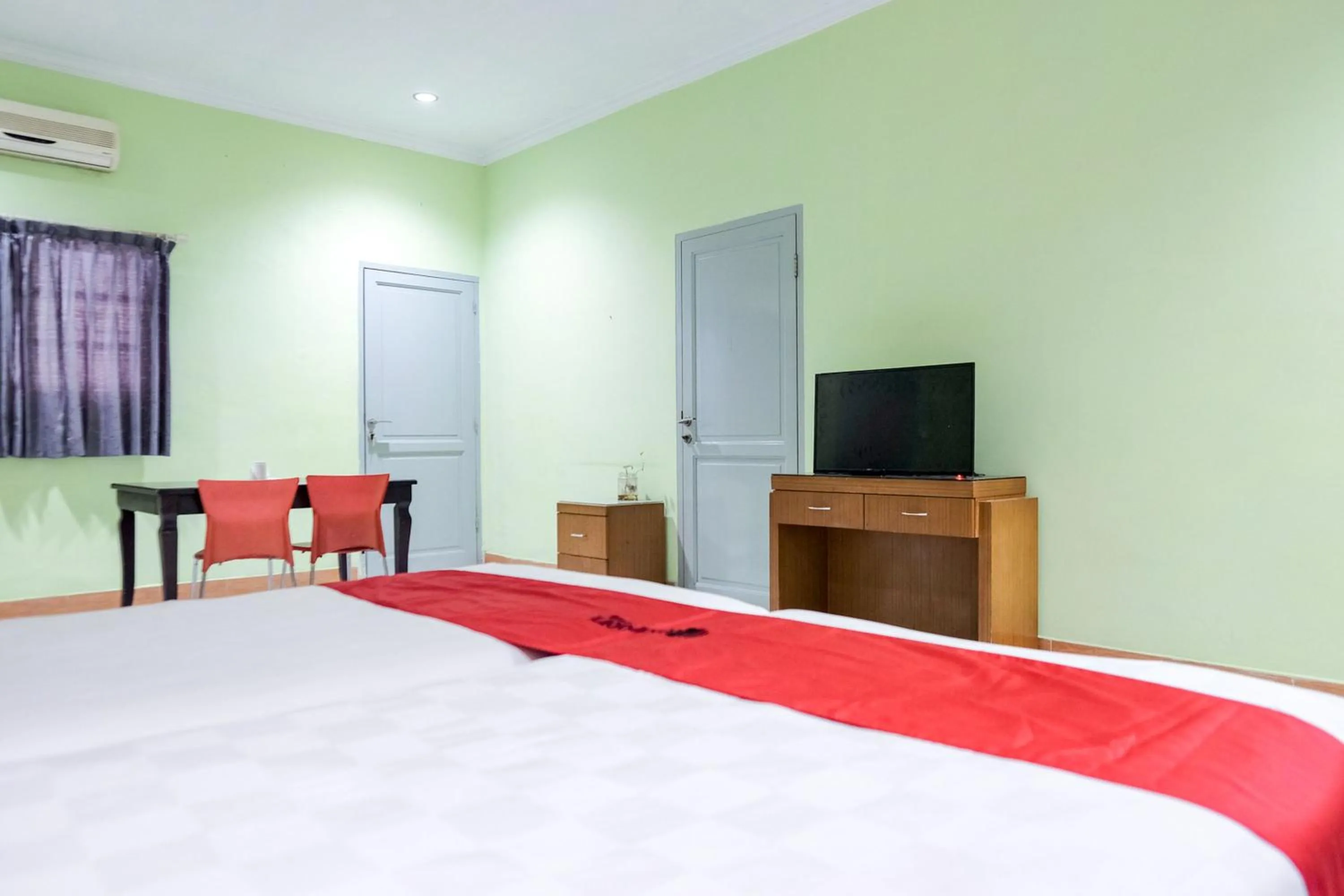 Bedroom in RedDoorz Plus @ Jalan Iskandar Muda Medan