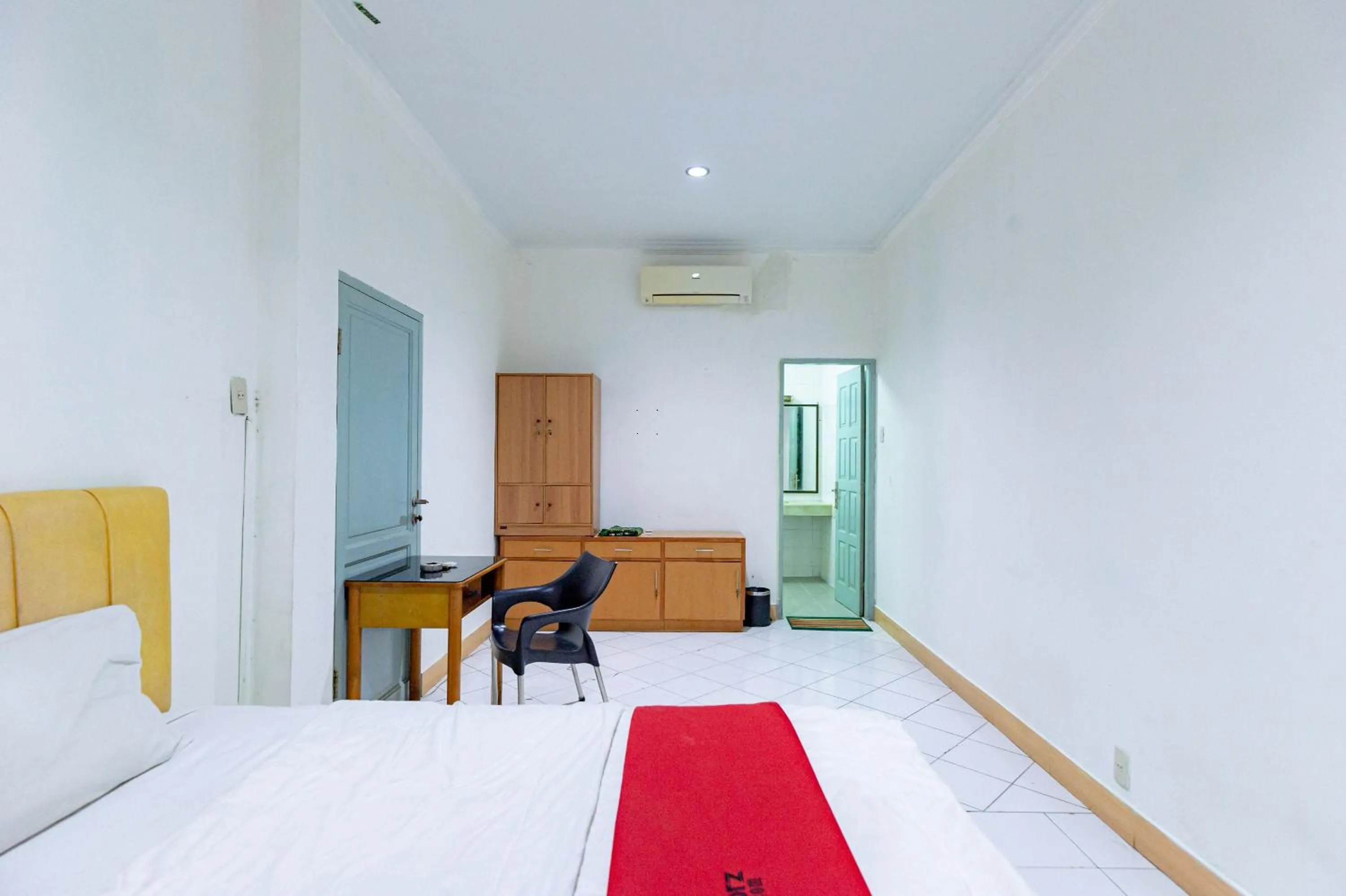 Bedroom in RedDoorz Plus @ Jalan Iskandar Muda Medan