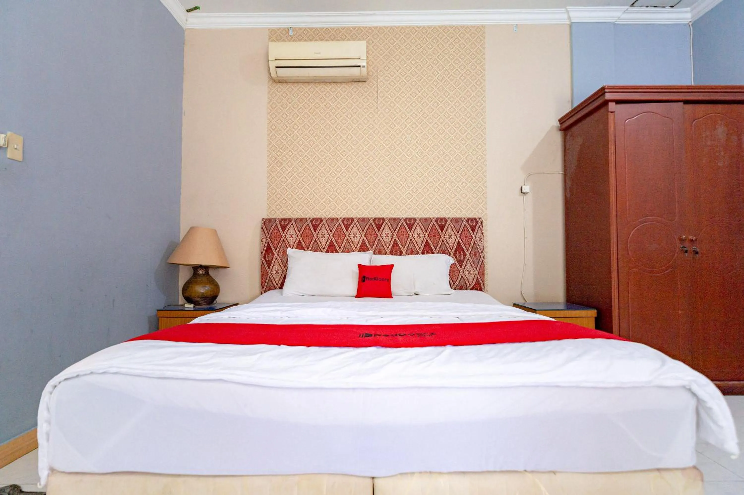 Bedroom in RedDoorz Plus @ Jalan Iskandar Muda Medan