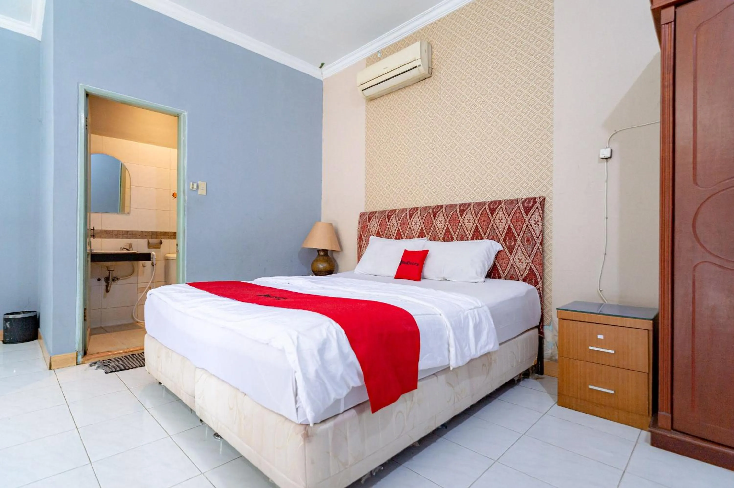 Bedroom in RedDoorz Plus @ Jalan Iskandar Muda Medan