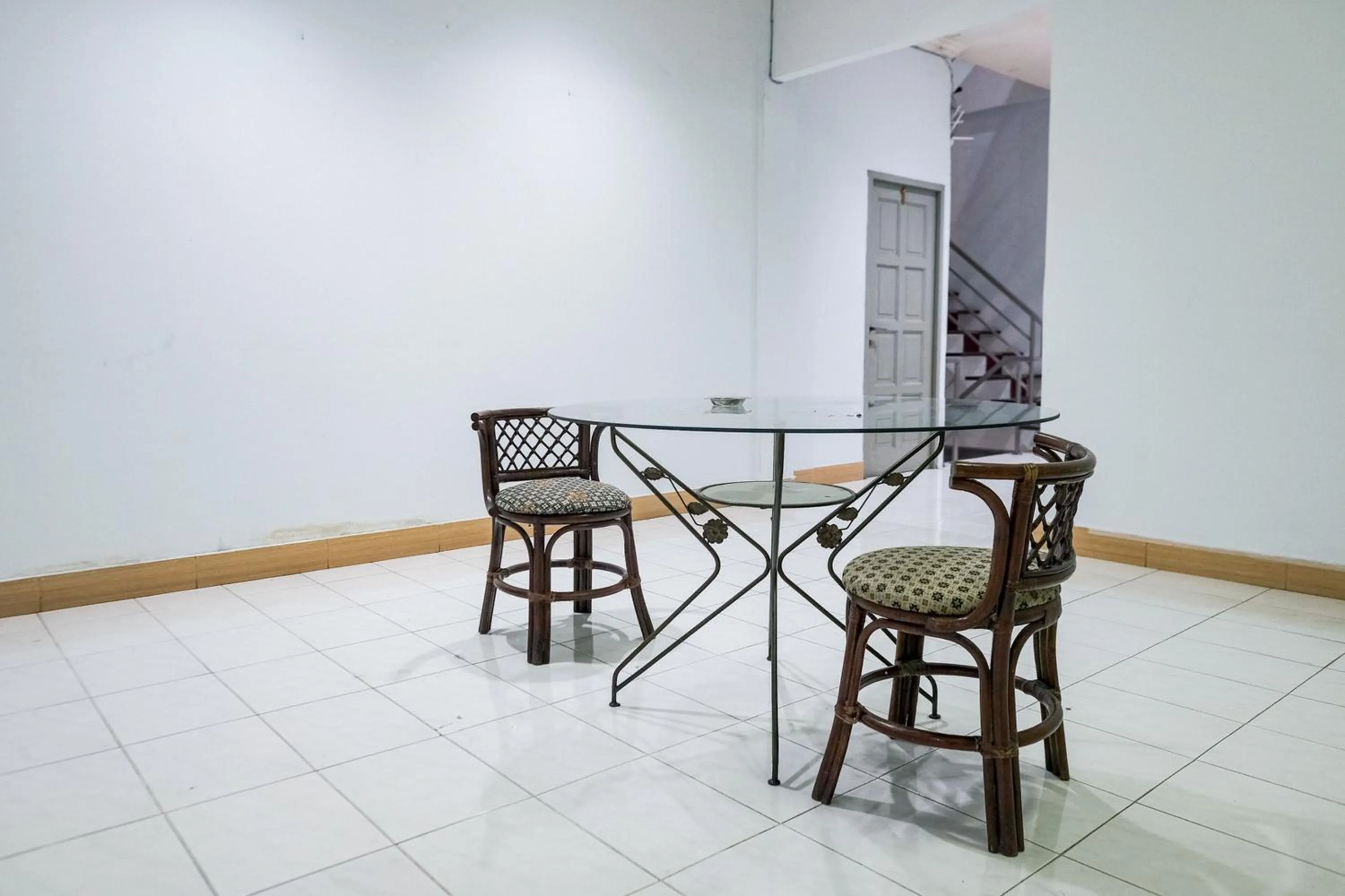 Seating area in RedDoorz Plus @ Jalan Iskandar Muda Medan