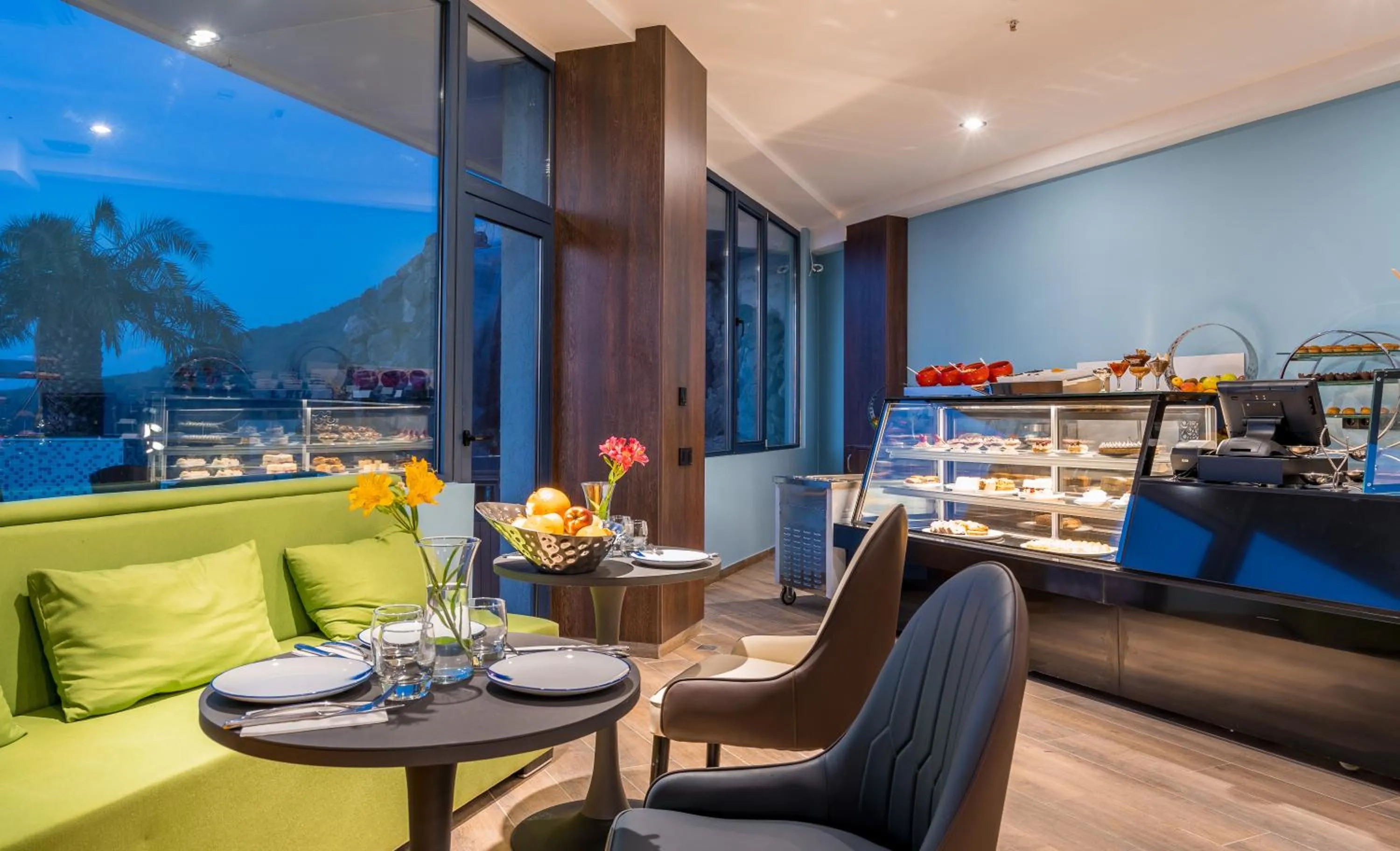 Restaurant/places to eat in Litz Resort