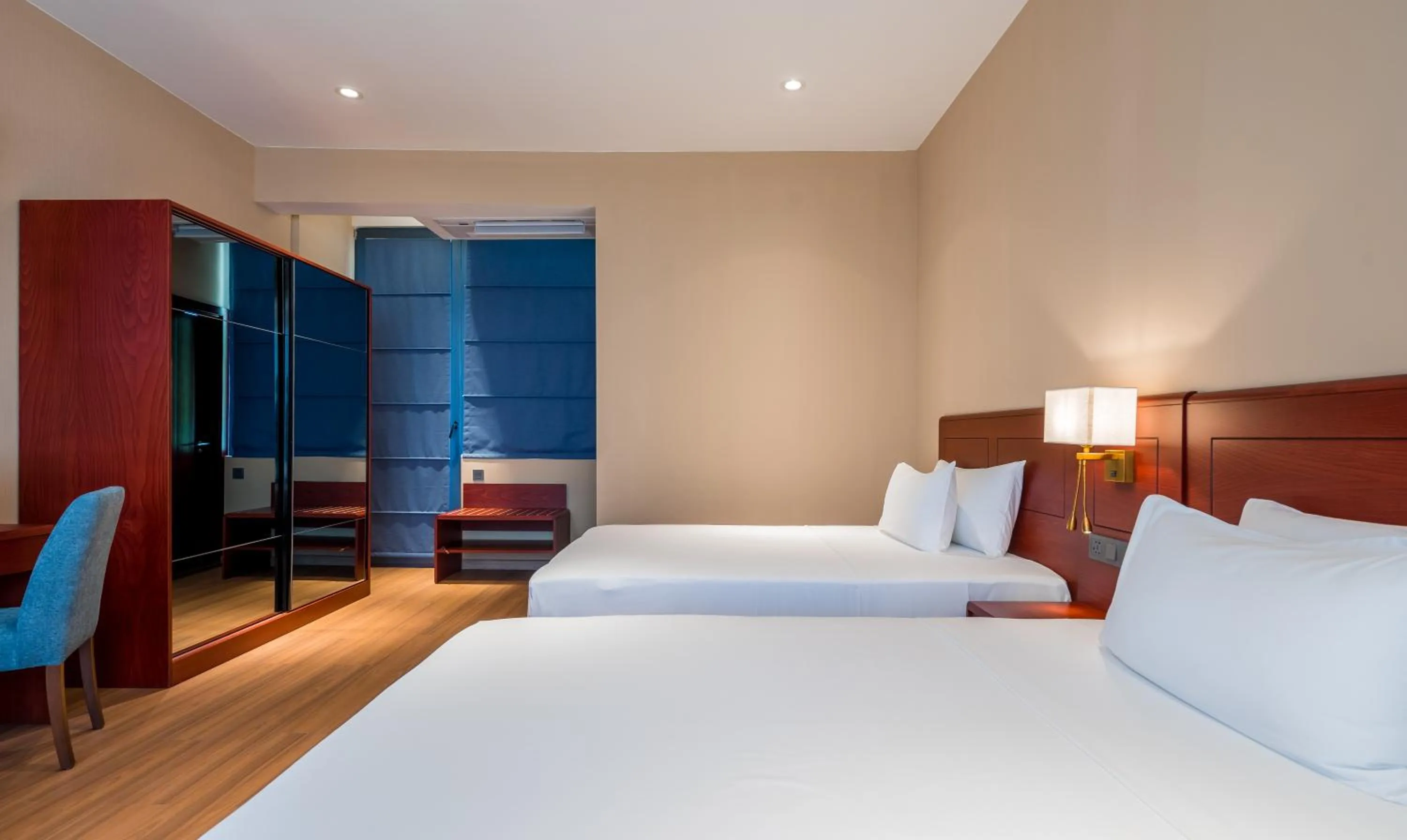 Photo of the whole room, Bed in Litz Resort