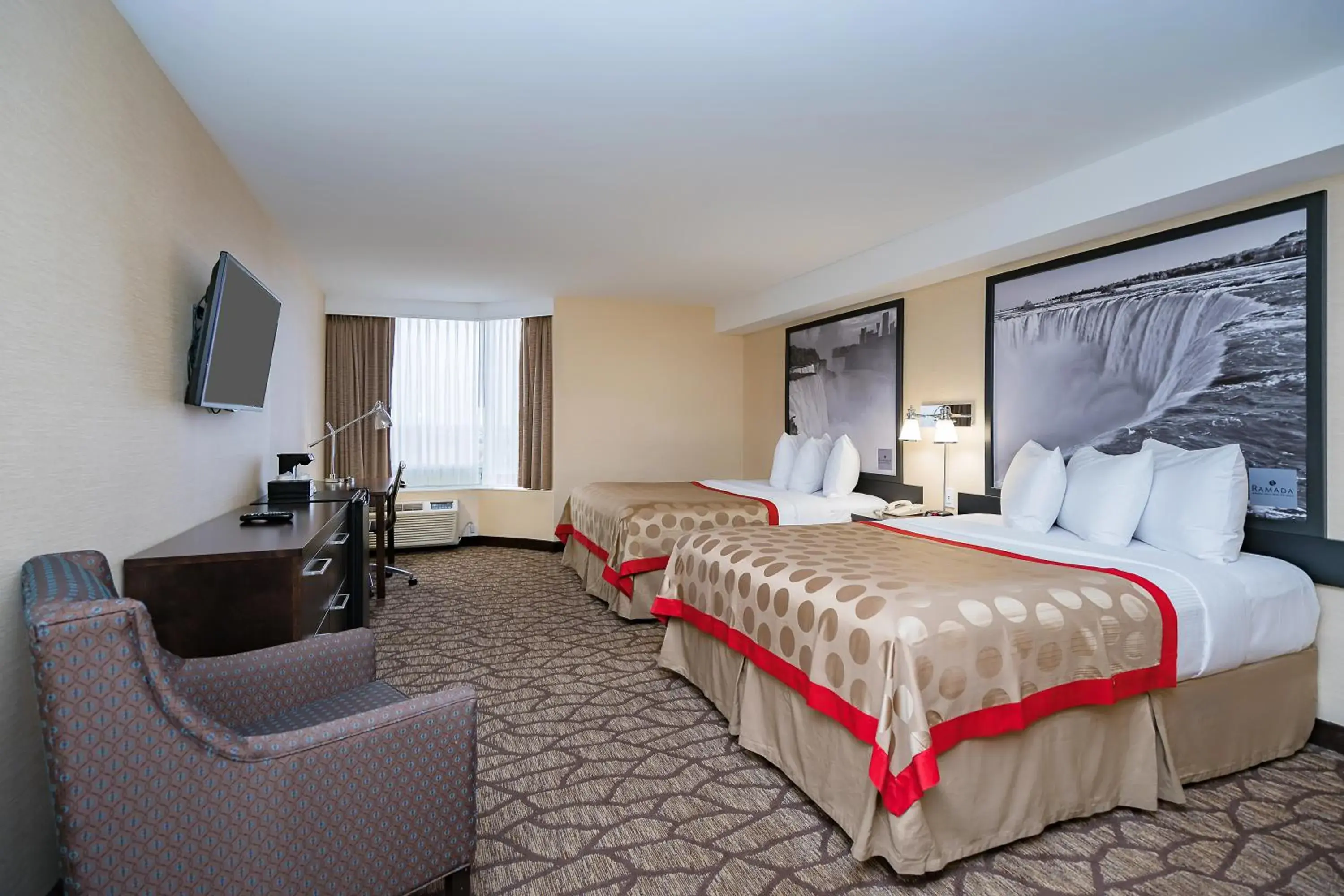 Deluxe Queen Room with Two Queen Beds - Non-Smoking in Ramada By Wyndham Niagara Falls near the Falls Deluxe Queen Room with Two Queen Beds - Non-Smoking in Ramada By Wyndham Niagara Falls near the Falls