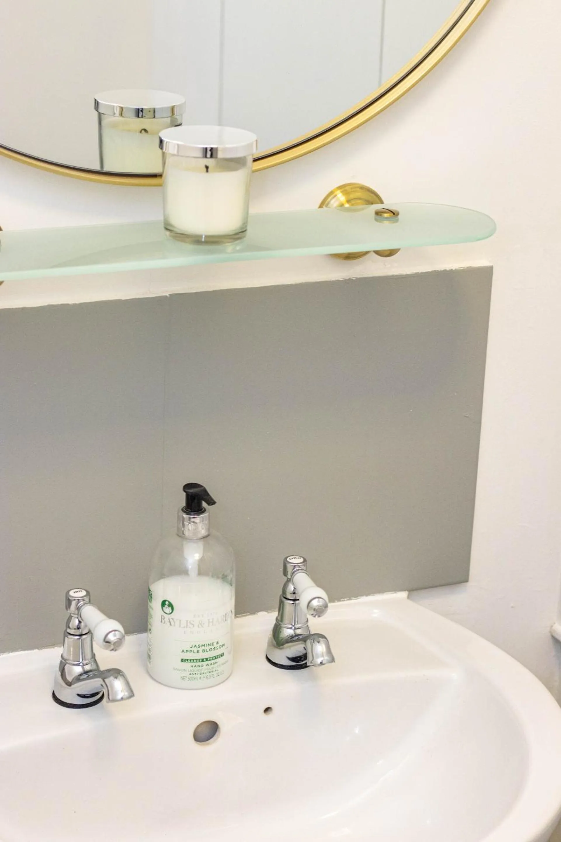 Bathroom in CADeS accommodation