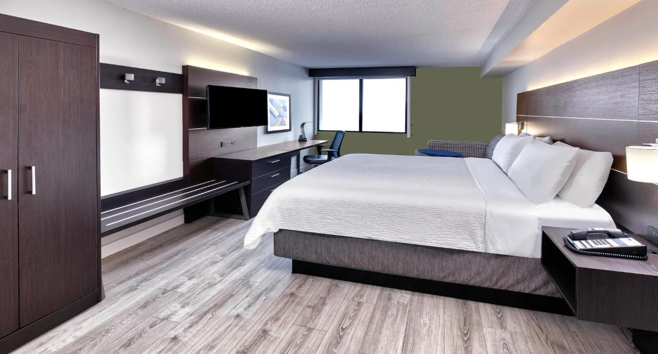 Photo of the whole room, Bed in Holiday Inn Express & Suites Mississauga-Toronto Southwest by IHG