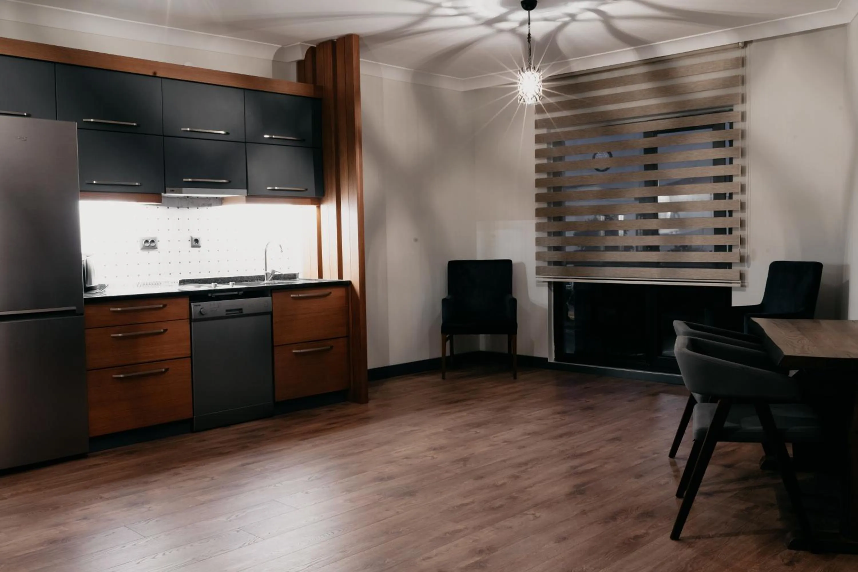 Kitchen or kitchenette in Ceneviz Suit Hotel