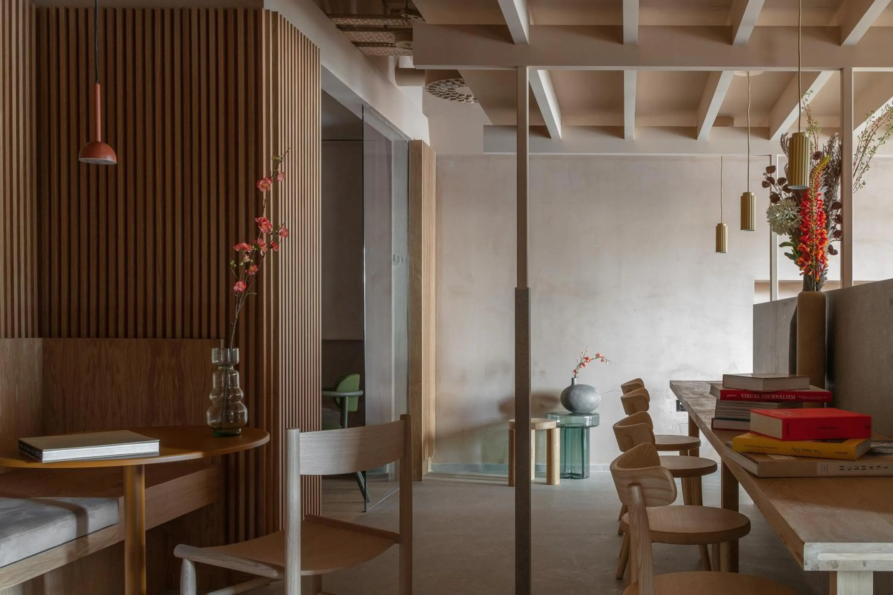 Lounge or bar in Buckle Street Studios by Locke, Aldgate