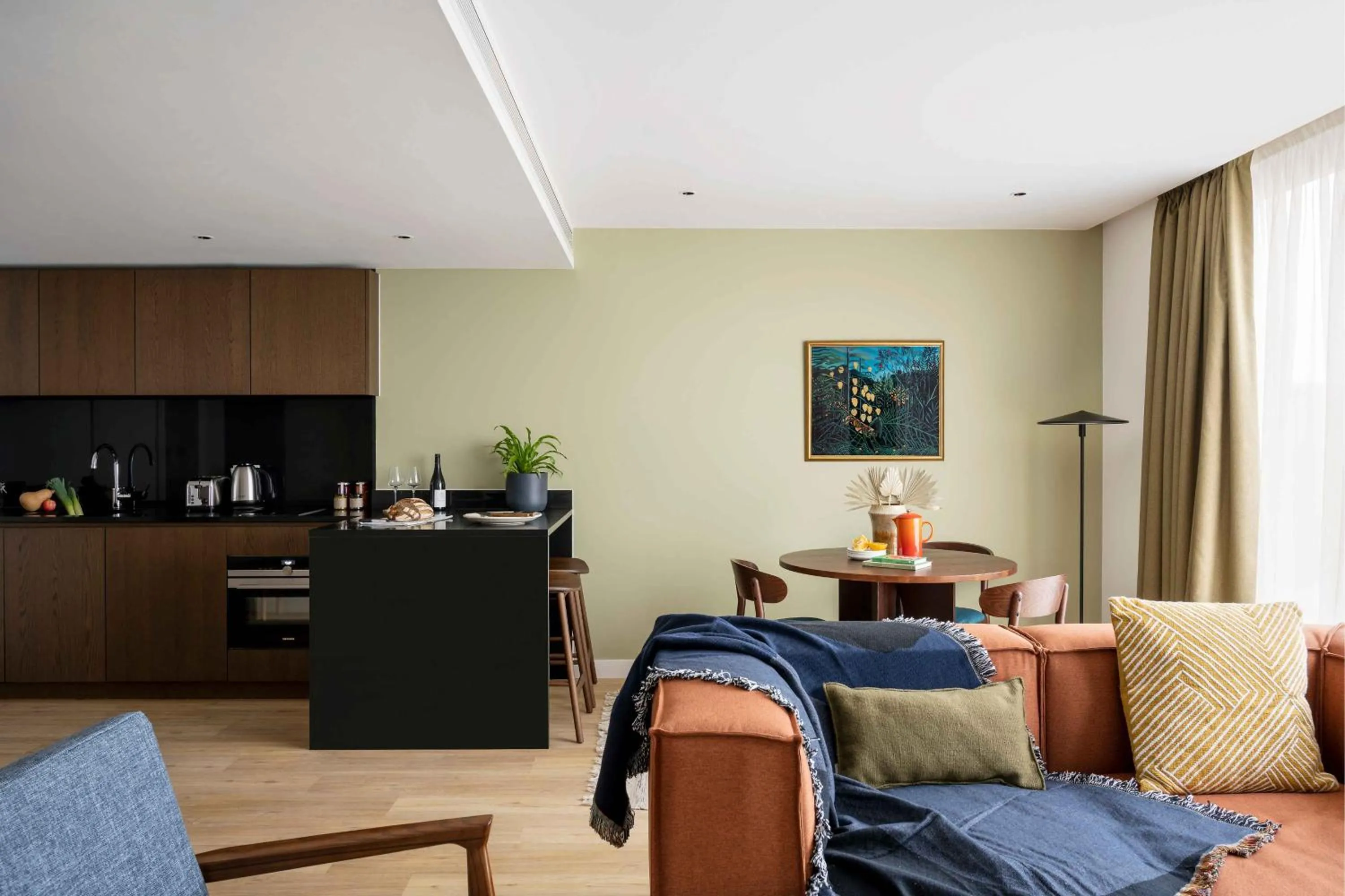 Living room in Cove Landmark Pinnacle