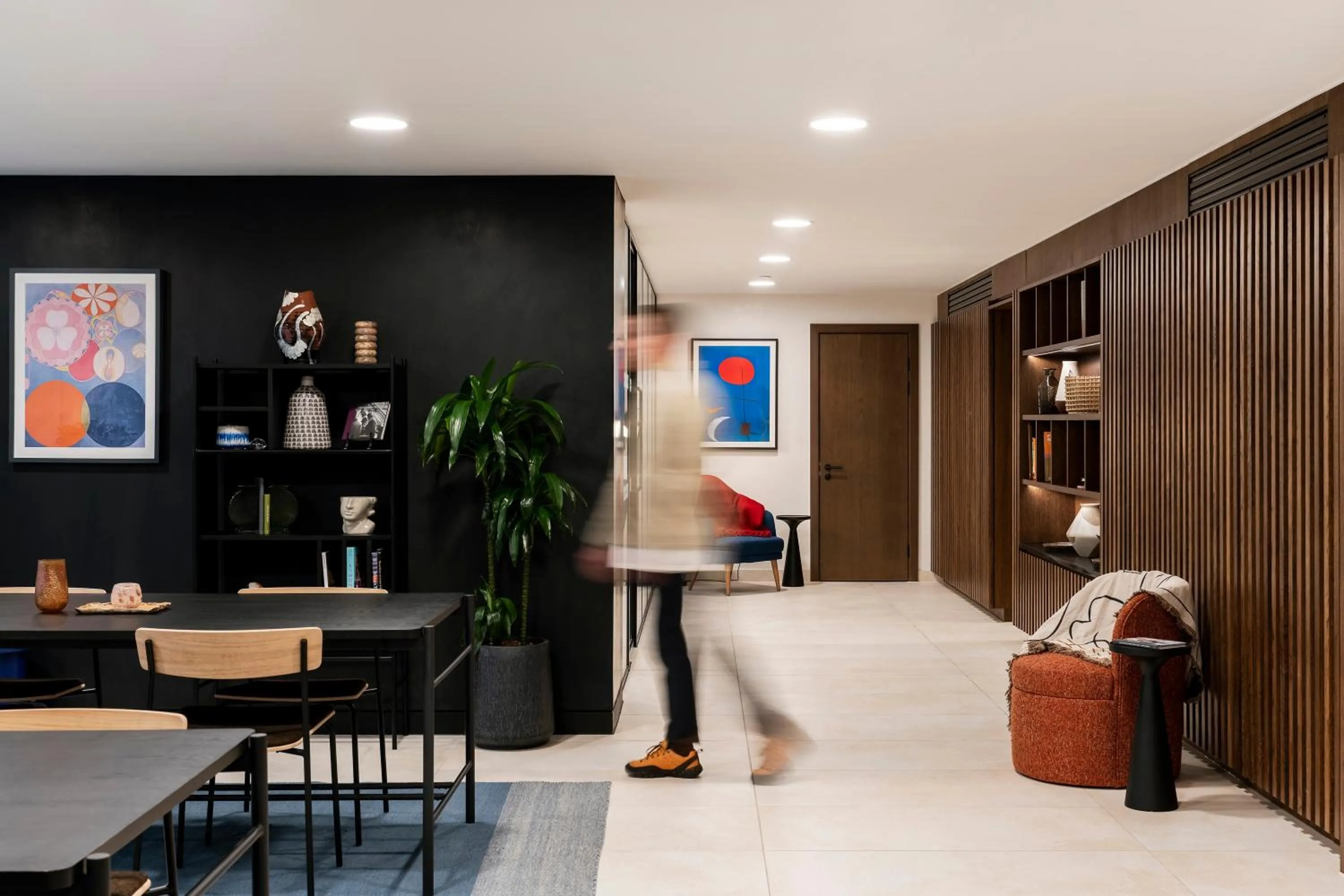 Seating area in Cove Landmark Pinnacle