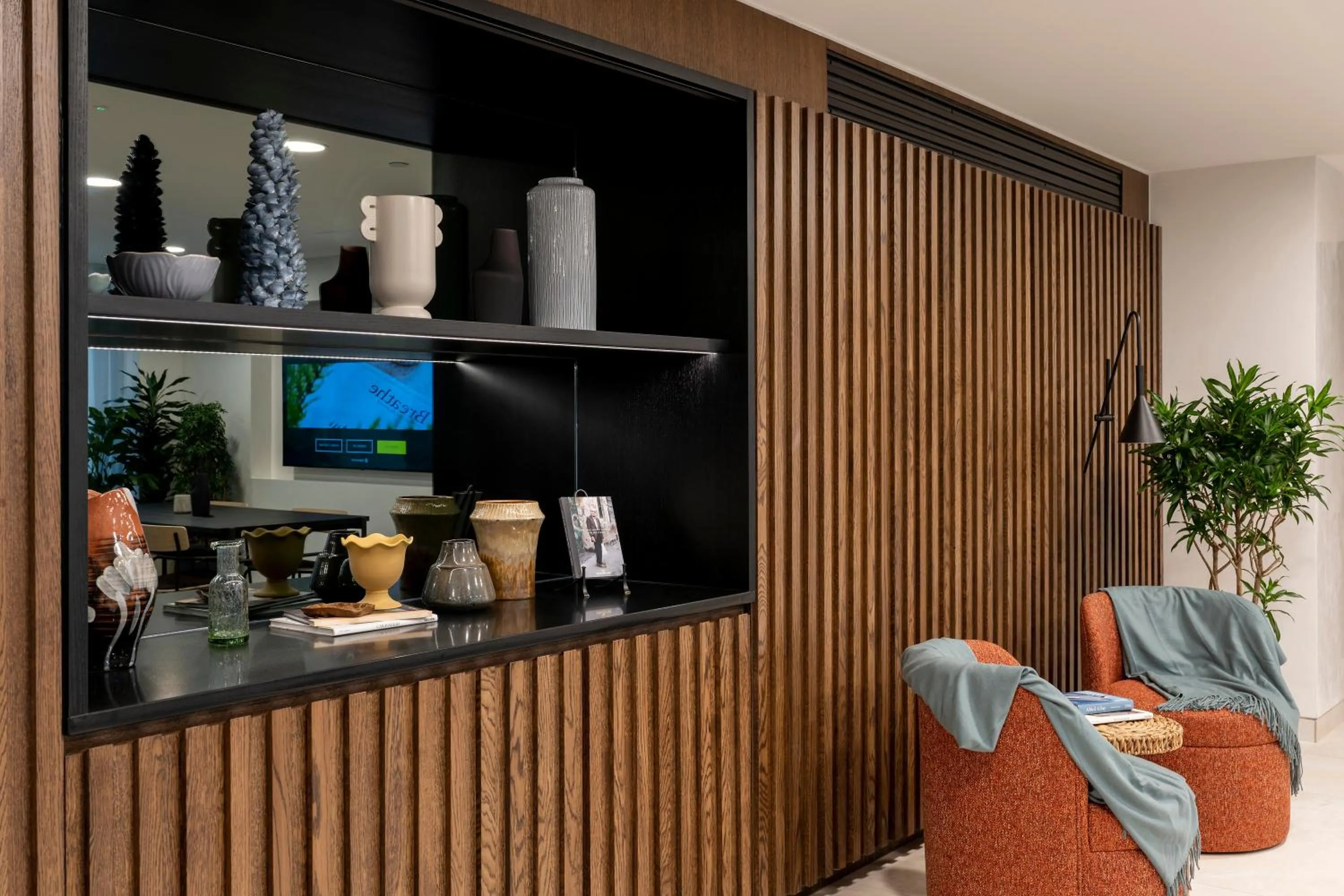 Seating area in Cove Landmark Pinnacle