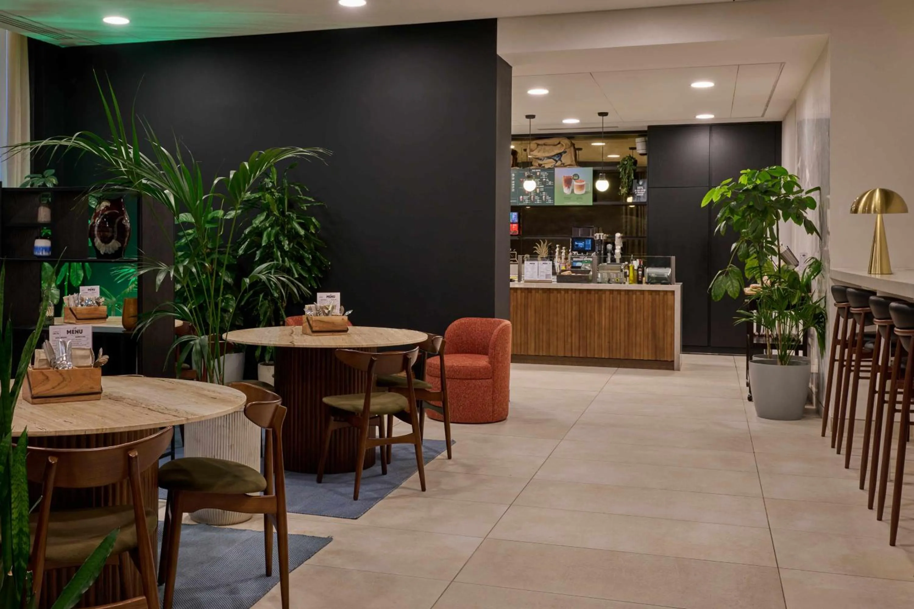 Breakfast in Cove Landmark Pinnacle