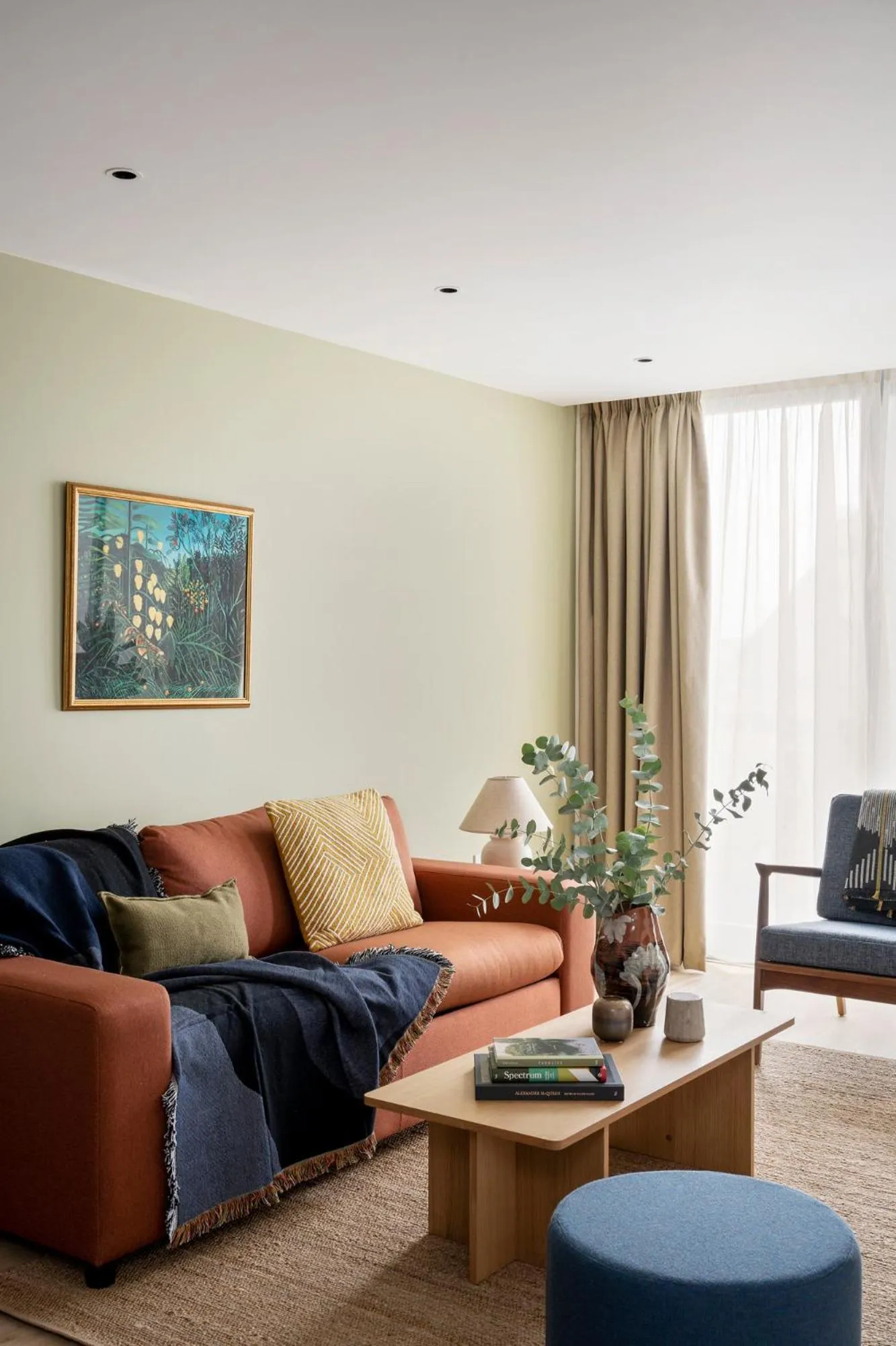 Living room in Cove Landmark Pinnacle