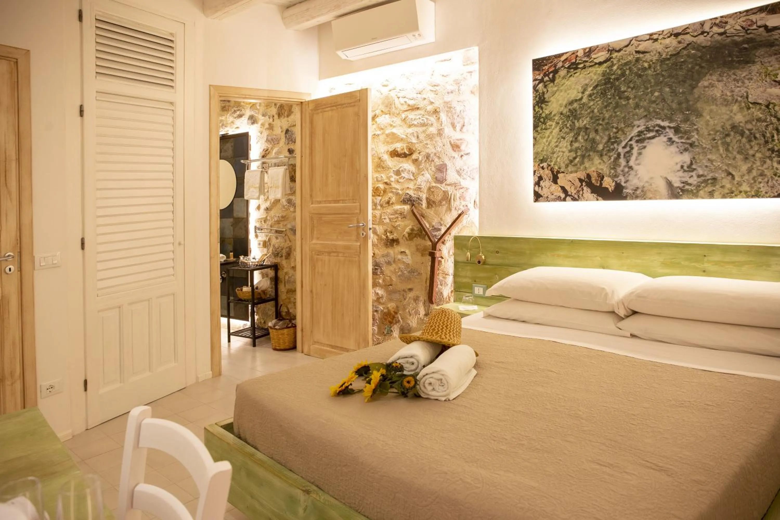 Bedroom, Bed in PORTA SOPRANA luxury guest House & spa