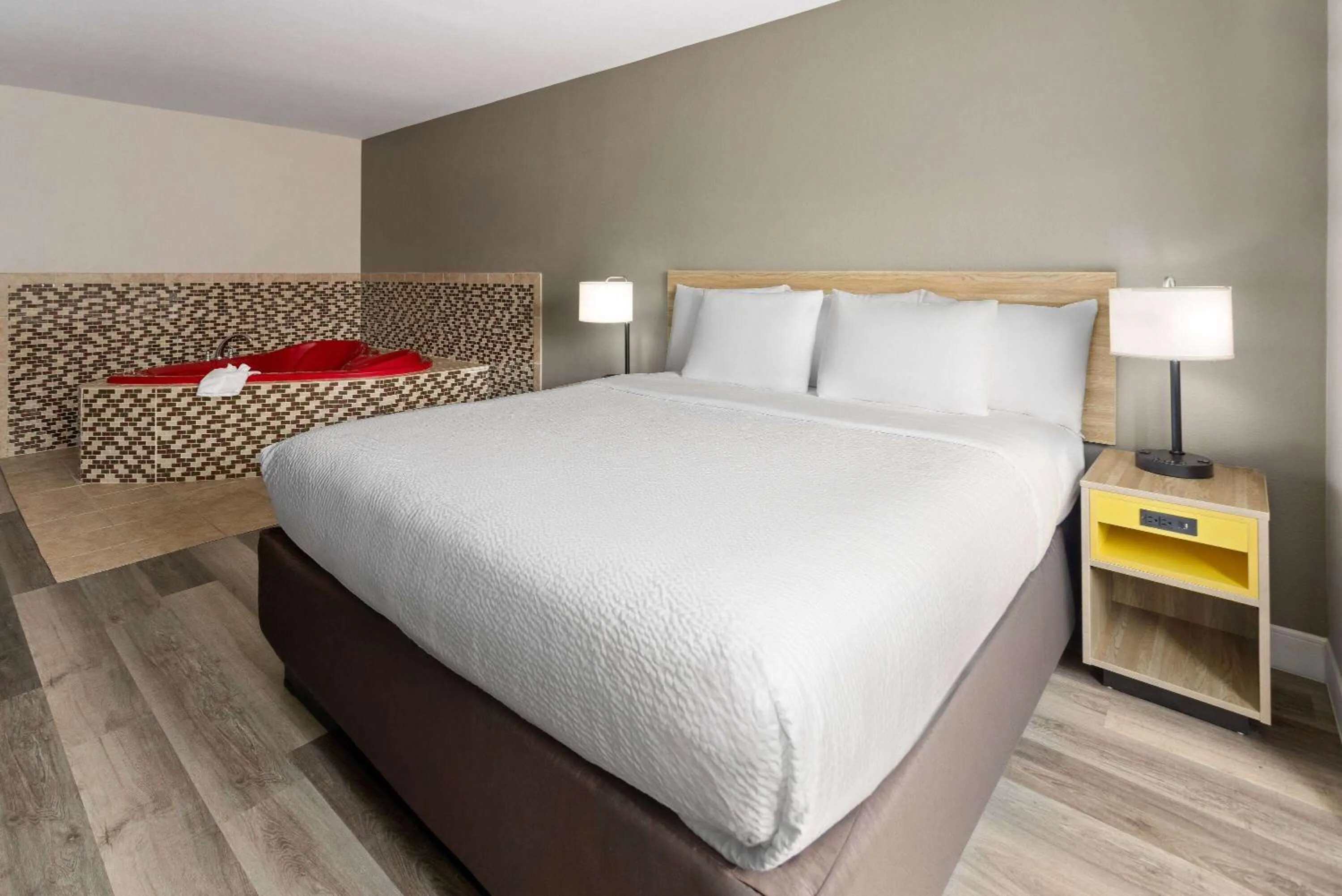 Bath, Bed in Days Inn by Wyndham Jackson Downtown