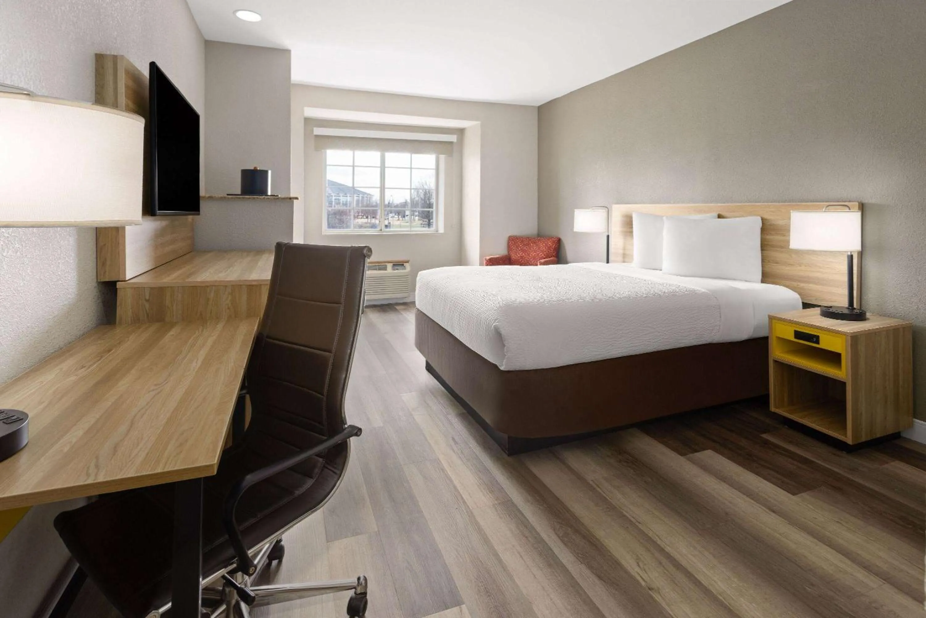 Photo of the whole room, Bed in Days Inn by Wyndham Jackson Downtown