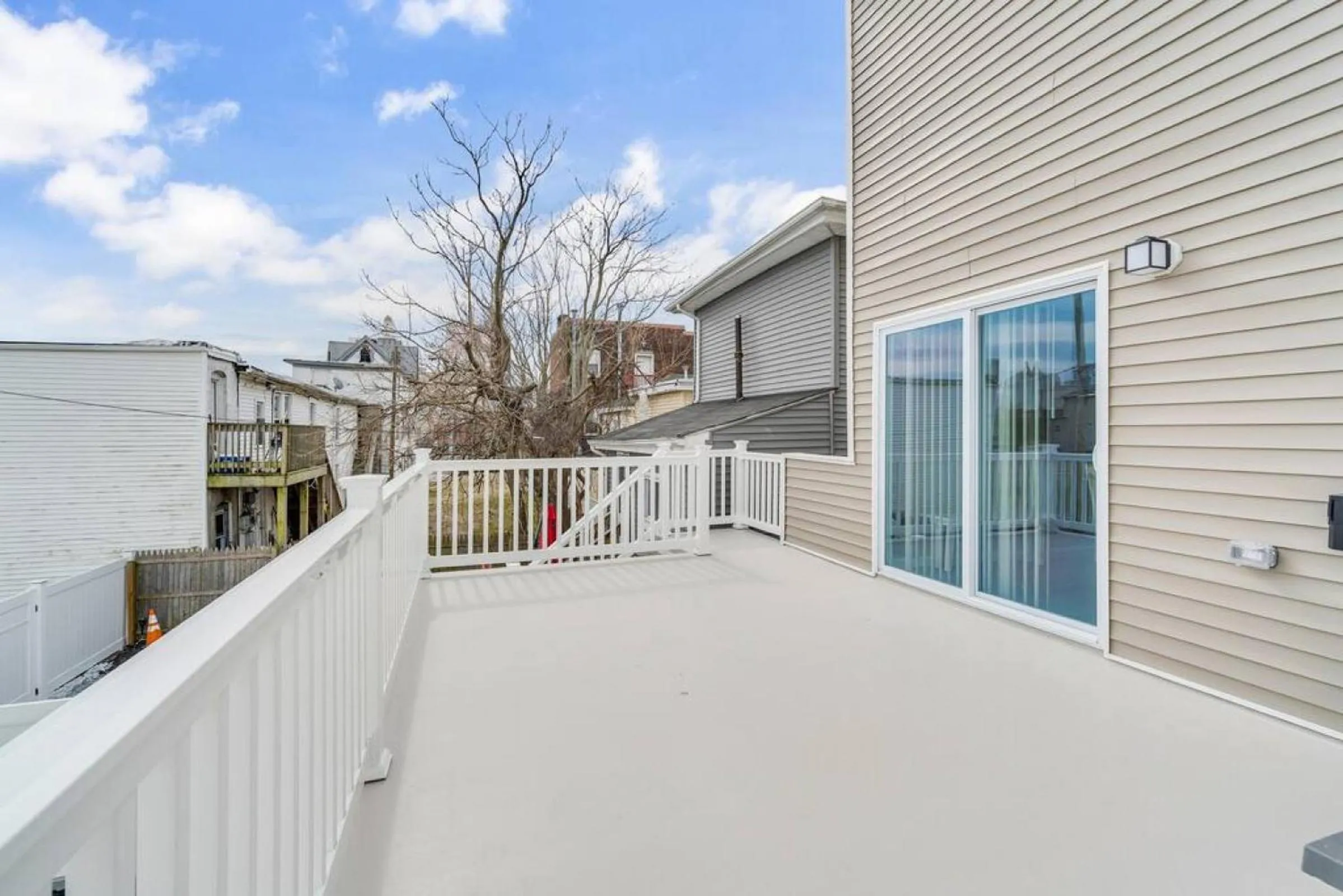 Patio in Dave and Busters, Outlets, Convention Center across street w Parking - Sleeps 15