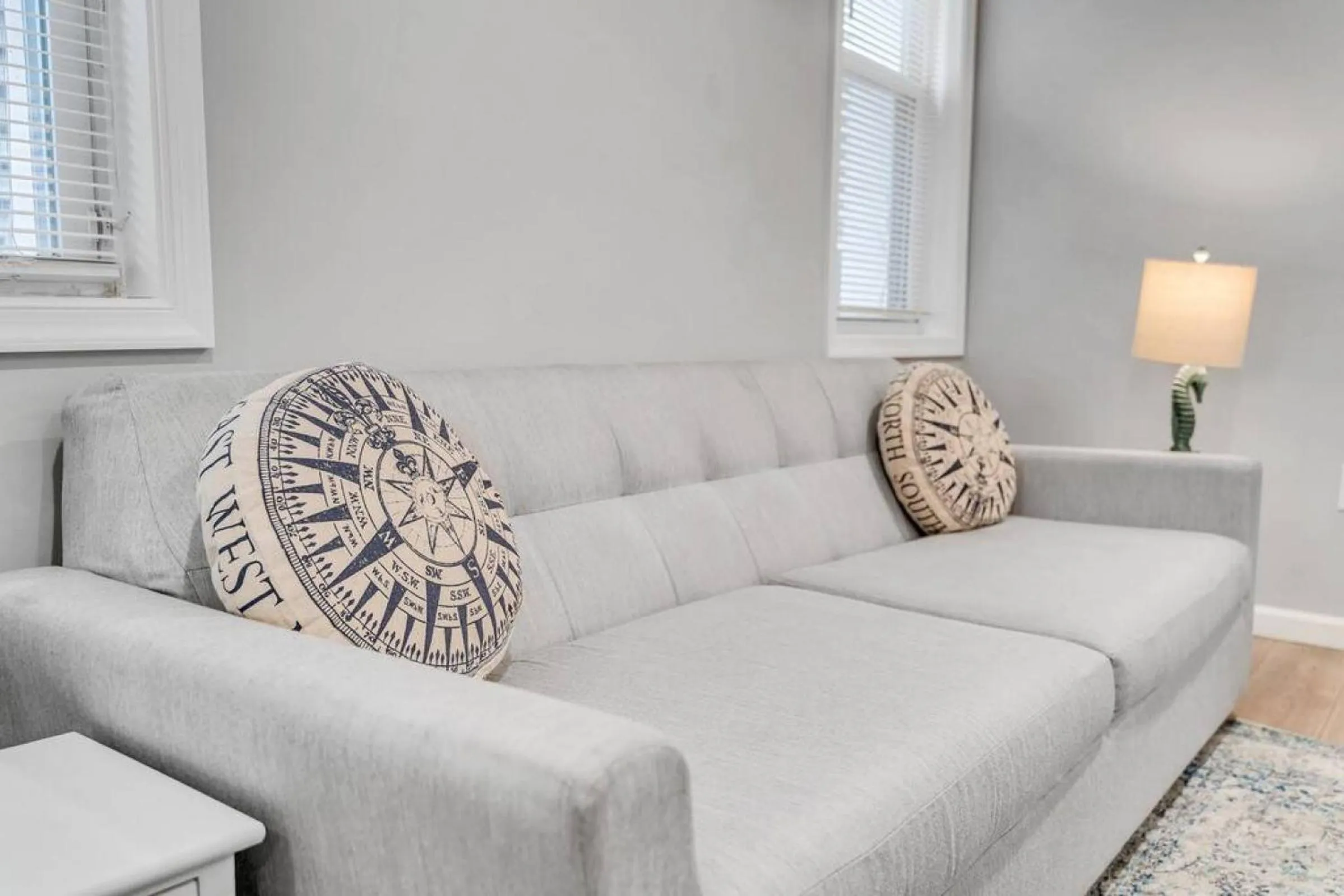 Living room in Dave and Busters, Outlets, Convention Center across street w Parking - Sleeps 15