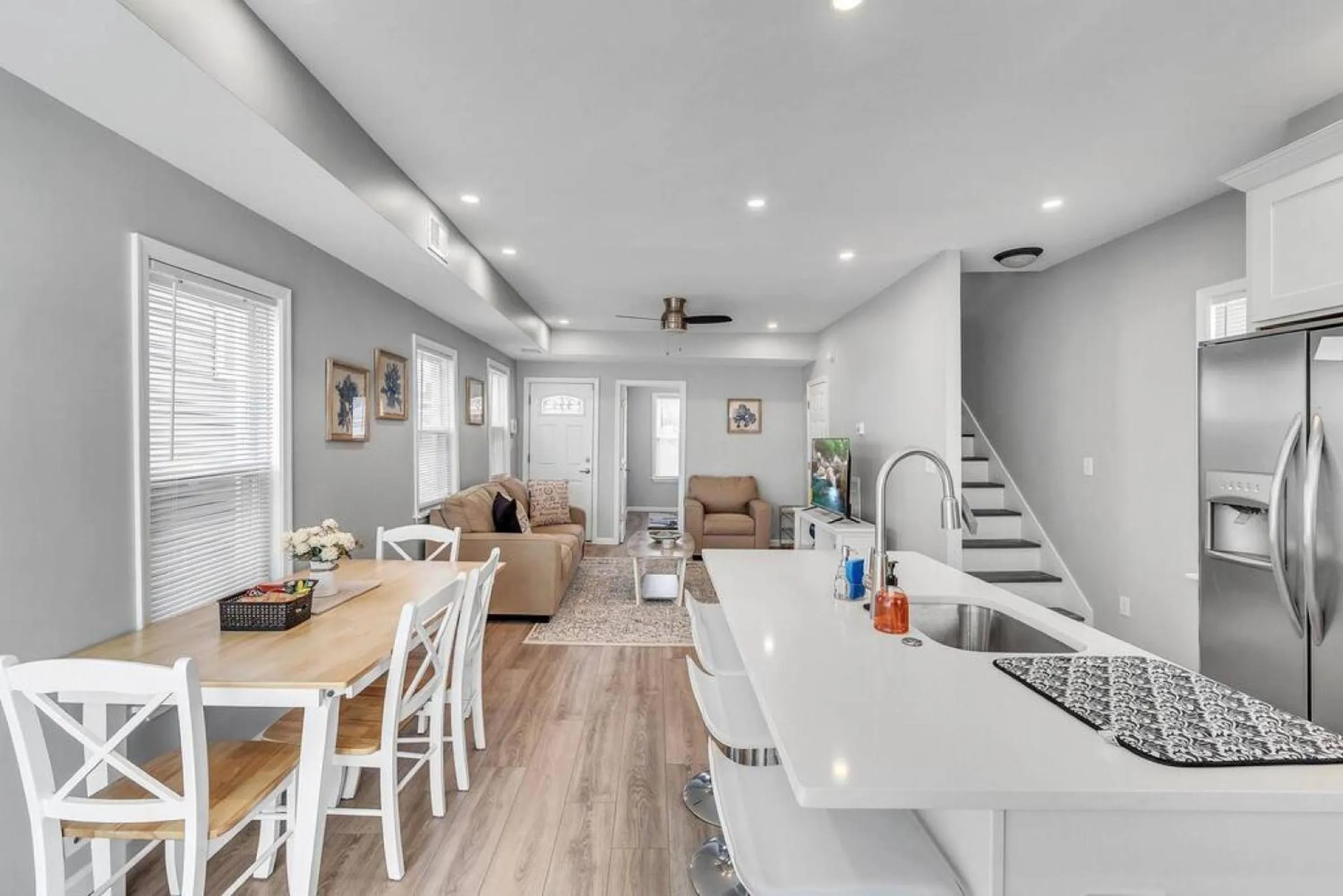 Dining area in Dave and Busters, Outlets, Convention Center across street w Parking - Sleeps 15