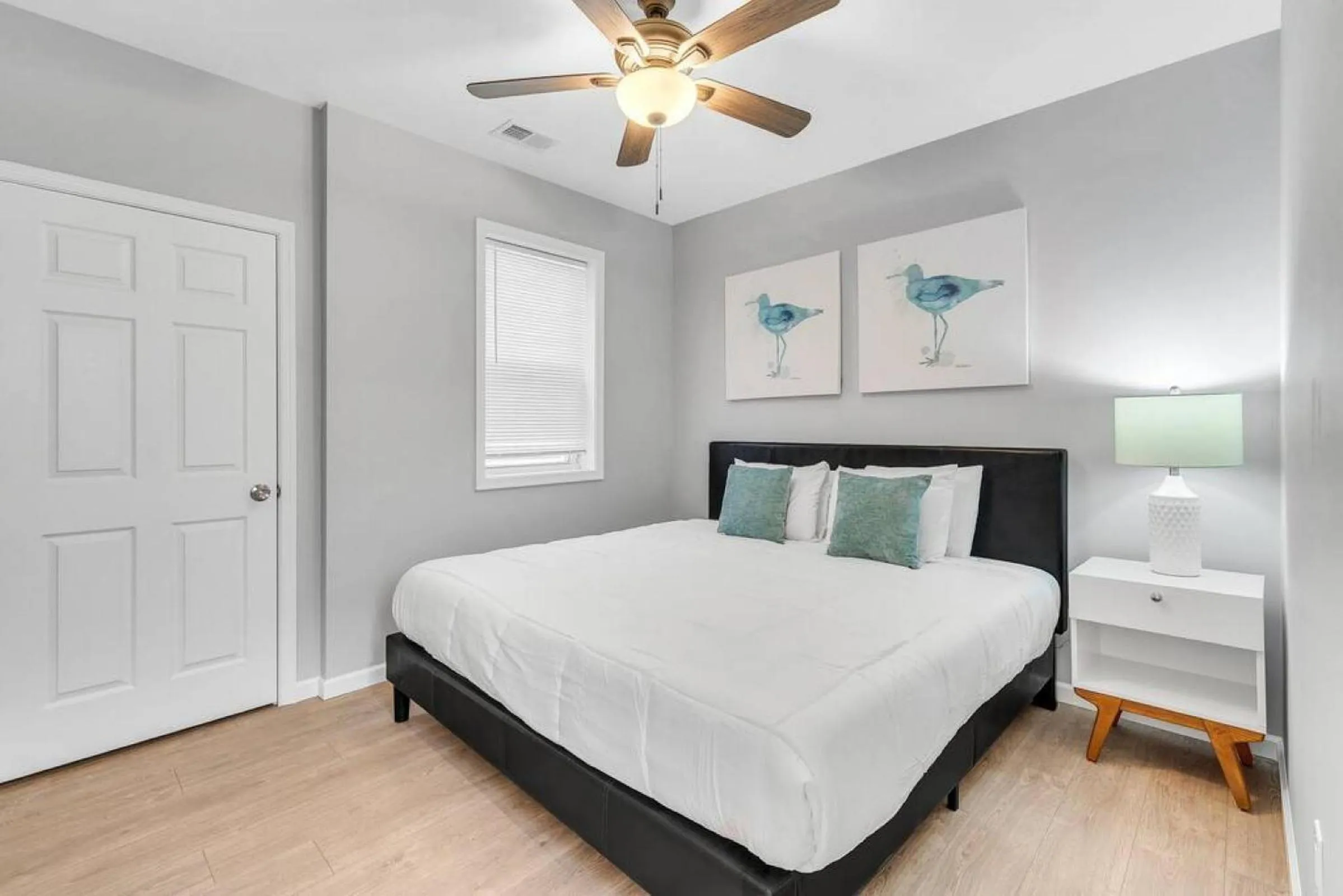 Bedroom, Bed in Dave and Busters, Outlets, Convention Center across street w Parking - Sleeps 15