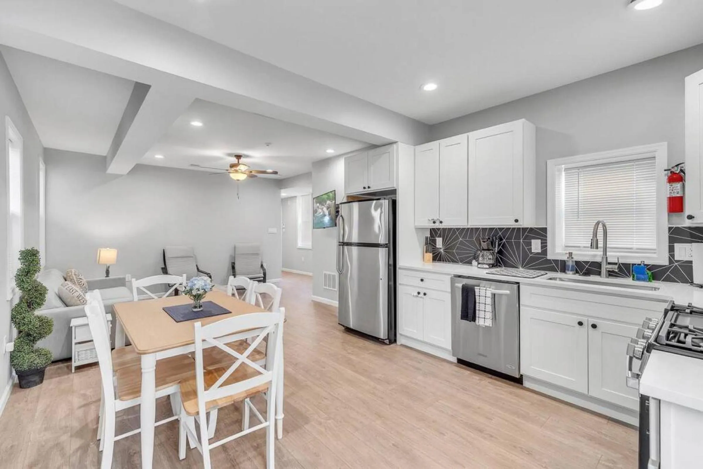 Kitchen or kitchenette in Dave and Busters, Outlets, Convention Center across street w Parking - Sleeps 15