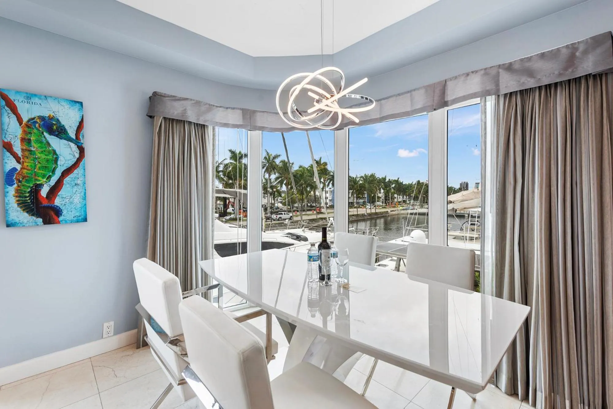 Dining area in Isle of Venice Residence and Marina