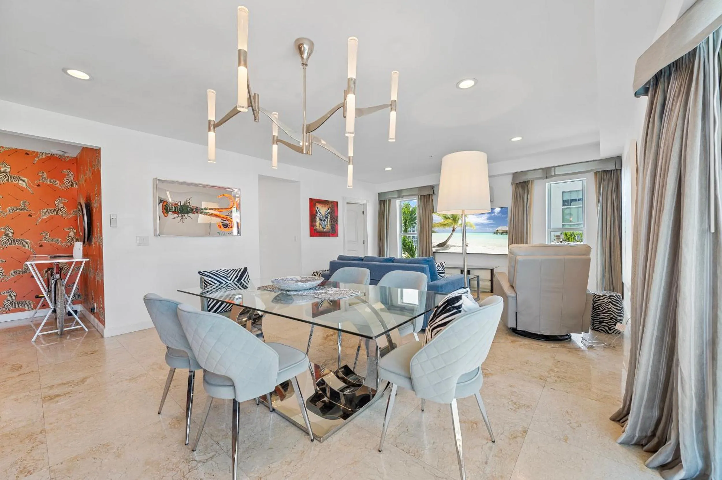 Dining area in Isle of Venice Residence and Marina
