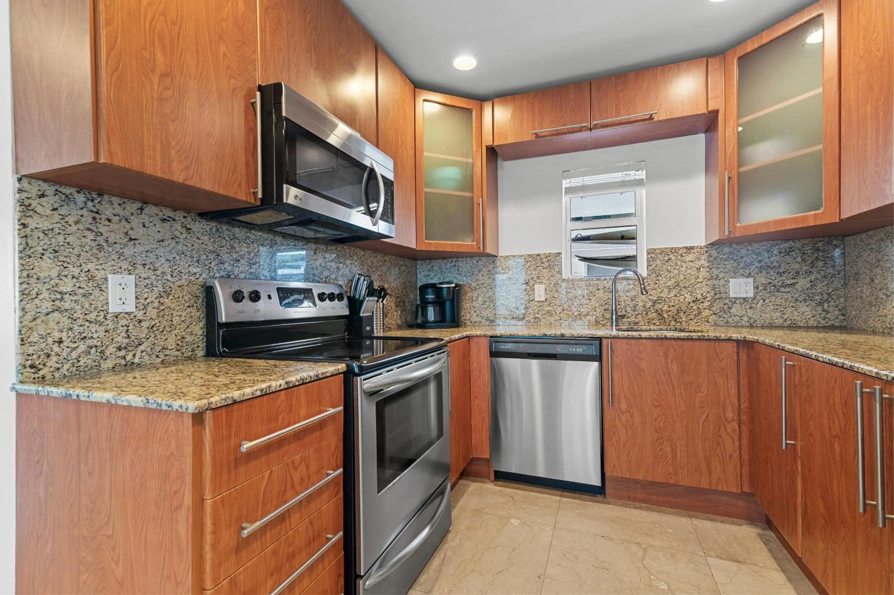 Kitchen or kitchenette in Isle of Venice Residence and Marina